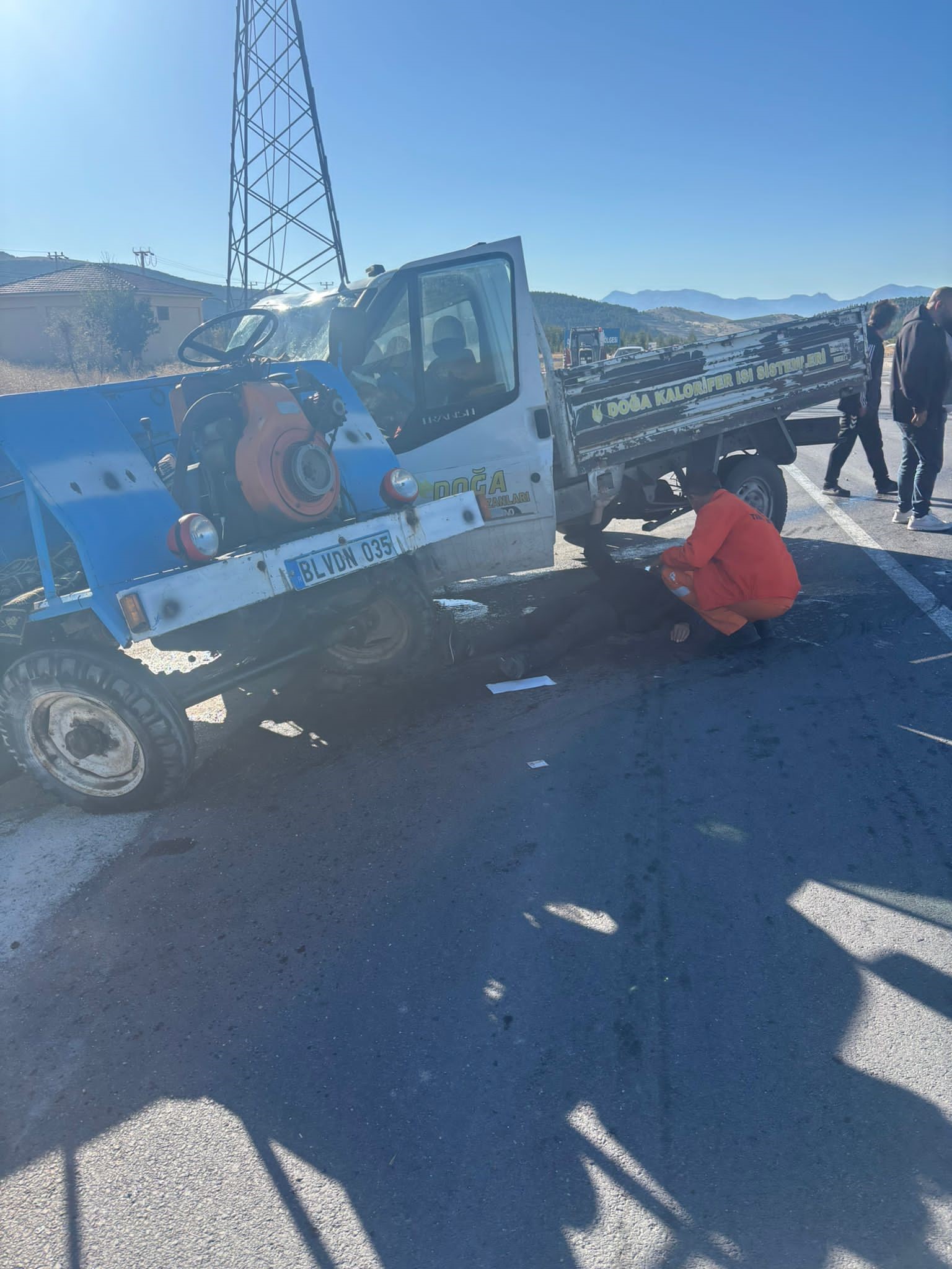 Kamyonetle Çarpışan Patpatın 80 Yaşındaki Sürücüsü Yaşamını Yitirdi (2)