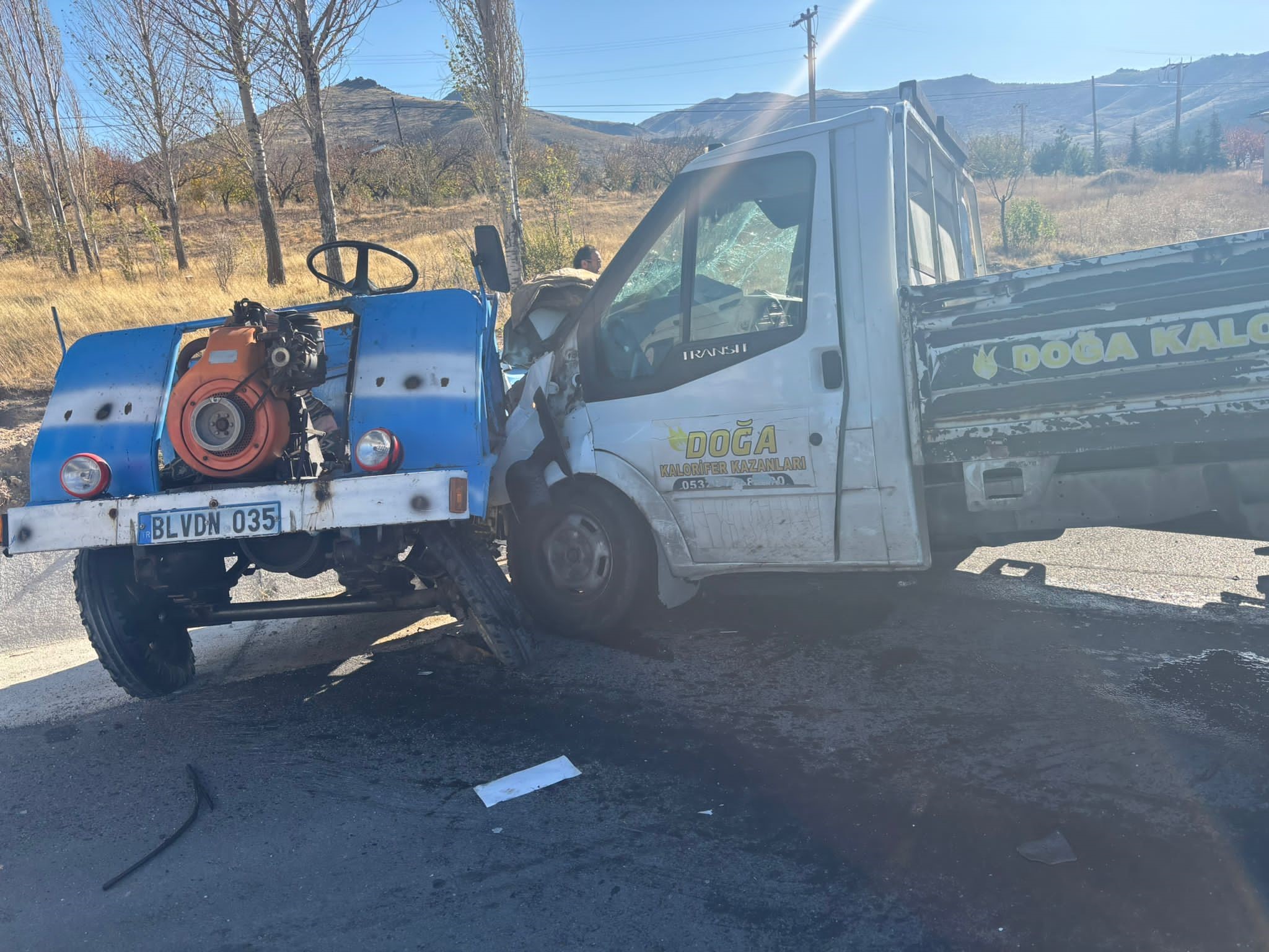 Kamyonetle Çarpışan Patpatın 80 Yaşındaki Sürücüsü Yaşamını Yitirdi (5)