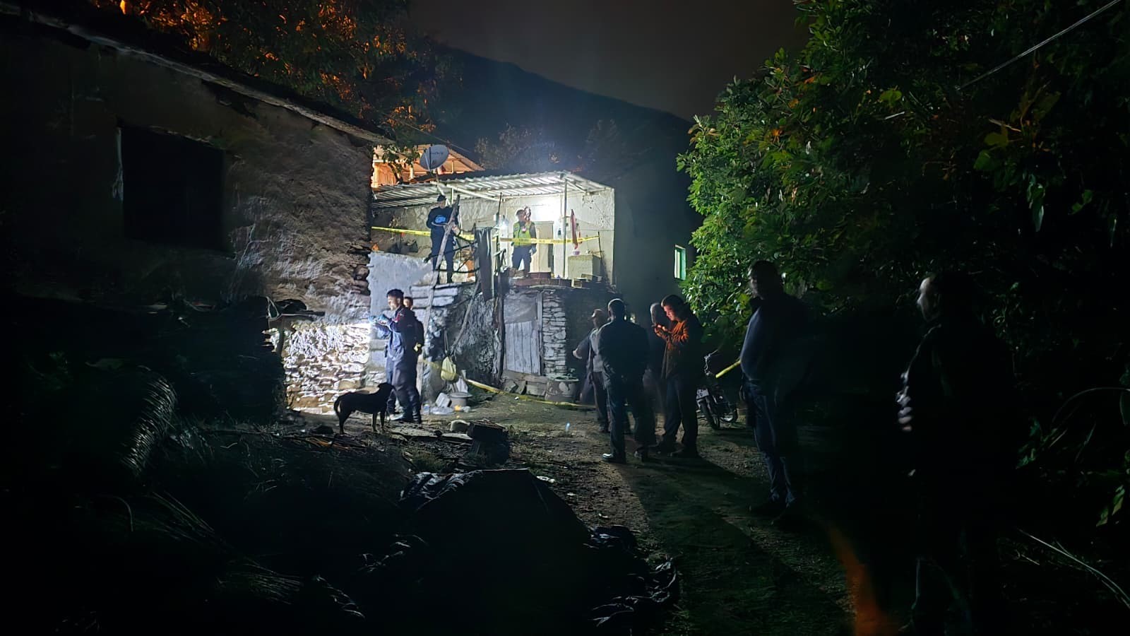 Korkunç Olay.. Oğlunu Öldürdü, Eşini Ağır Yaraladı (2)