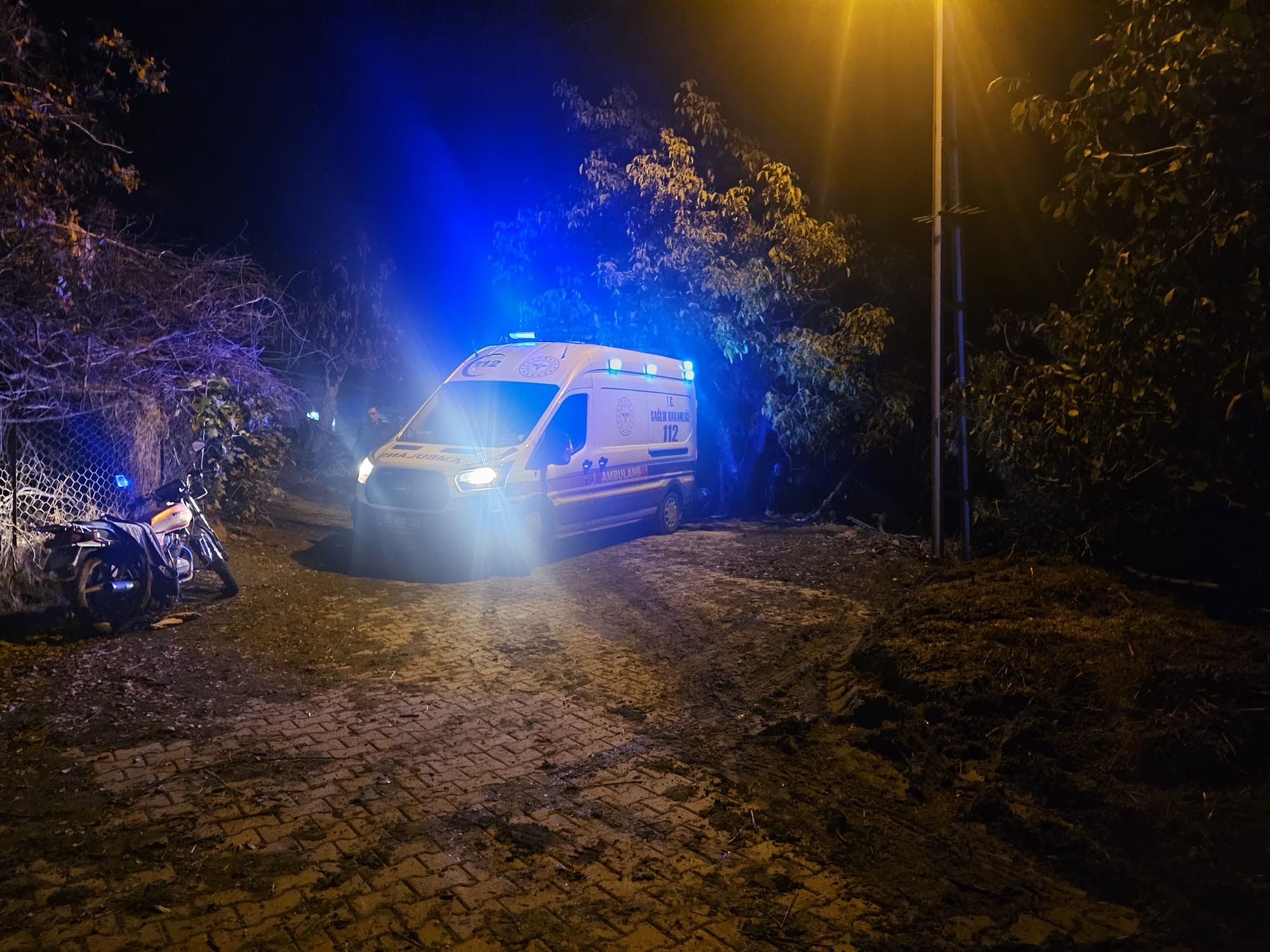 Korkunç Olay.. Oğlunu Öldürdü, Eşini Ağır Yaraladı (3)