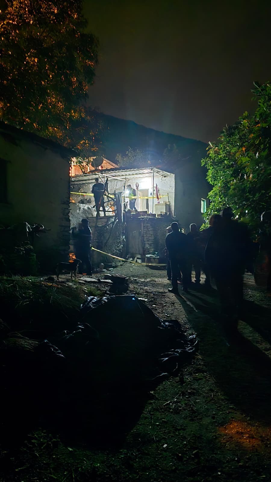 Korkunç Olay.. Oğlunu Öldürdü, Eşini Ağır Yaraladı (4)