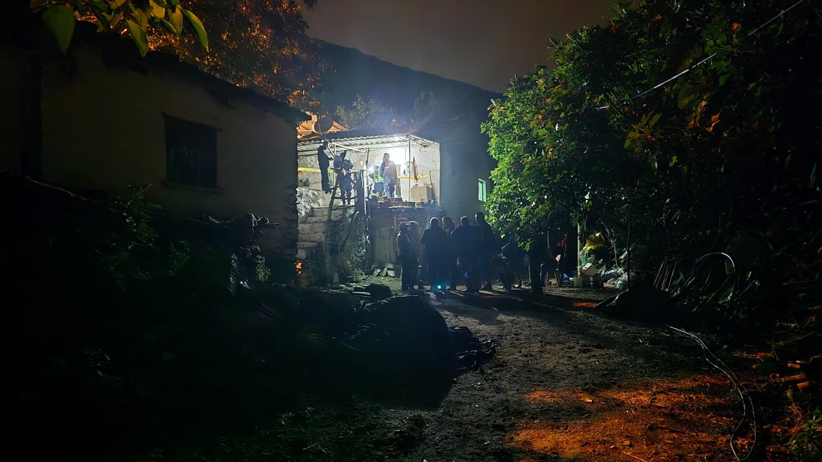 Korkunç Olay.. Oğlunu Öldürdü, Eşini Ağır Yaraladı (5)