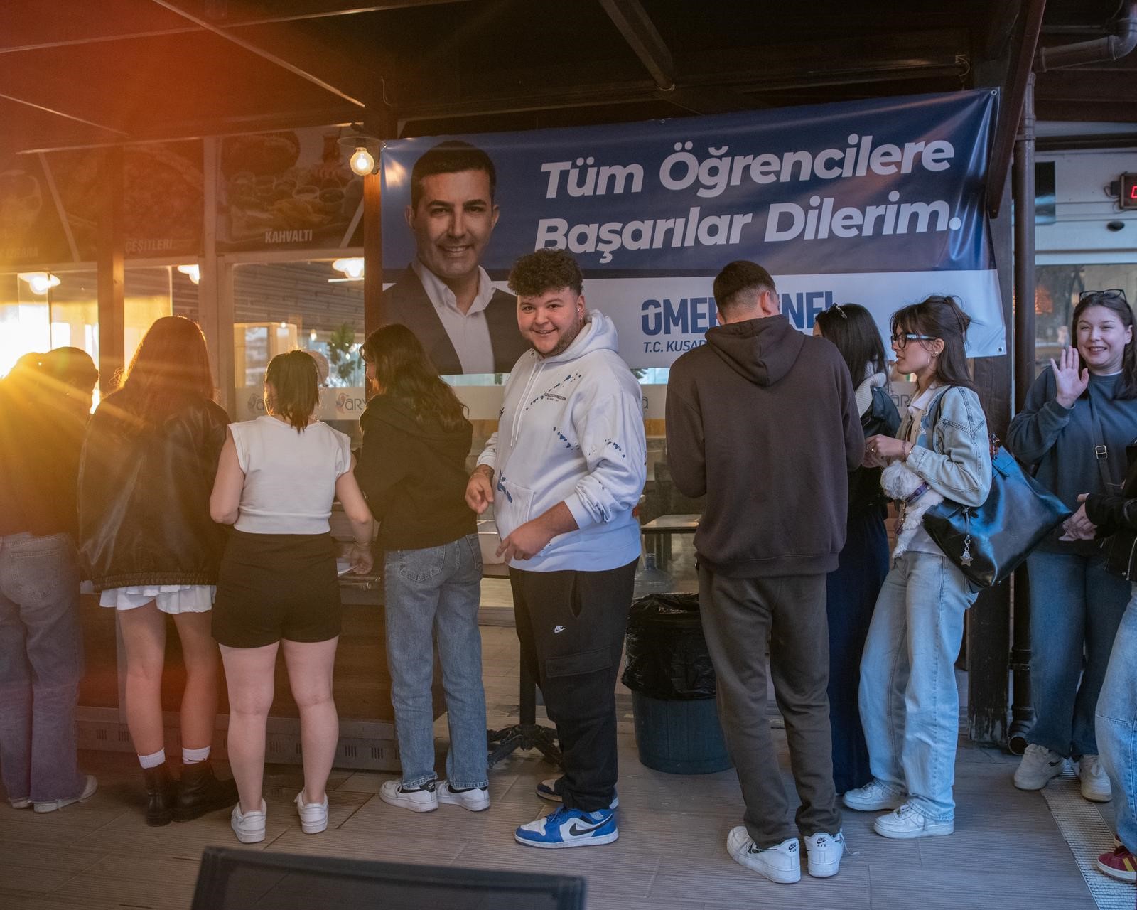 Kuşadası Belediyesi Sofrasını Bu Yıl Da Üniversitelilerle Paylaşıyor (2)