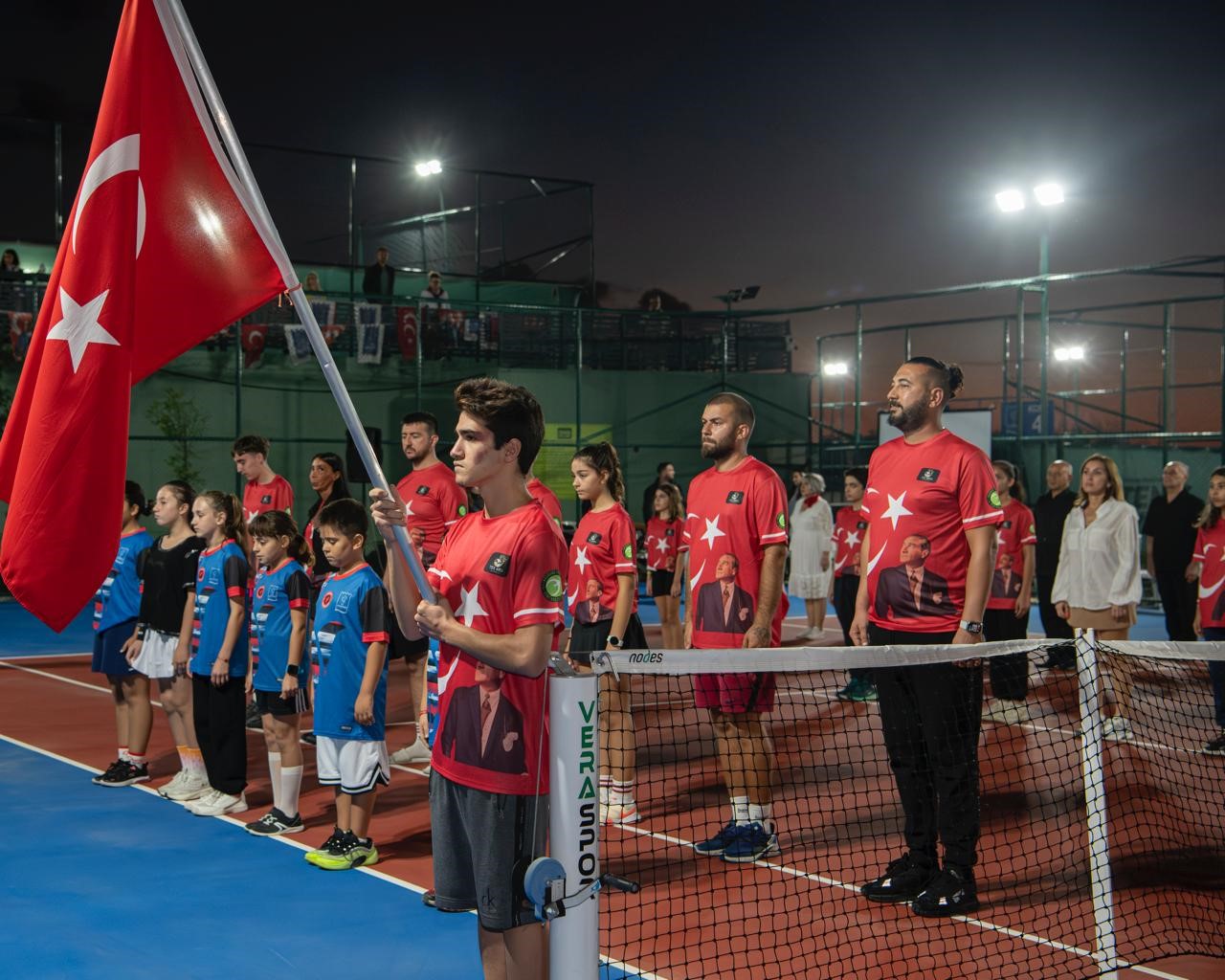 Kuşadası'nda Cumhuriyet Coşkusu Kortlara Taşındı (3)