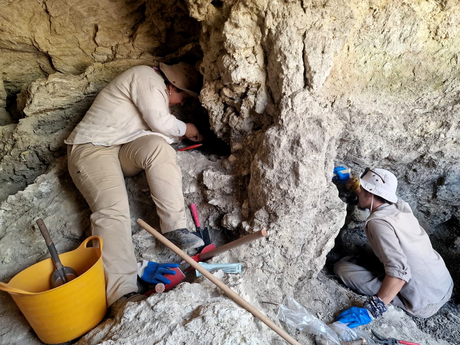 Mahallenin Ortasında Bulundu, Çalışmalar Devam Ediyor (5)