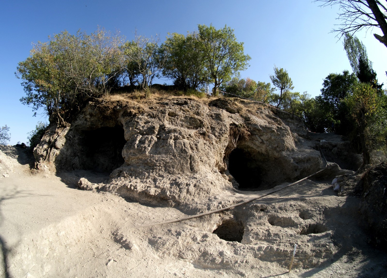 Mahallenin Ortasında Bulundu, Çalışmalar Devam Ediyor (6)