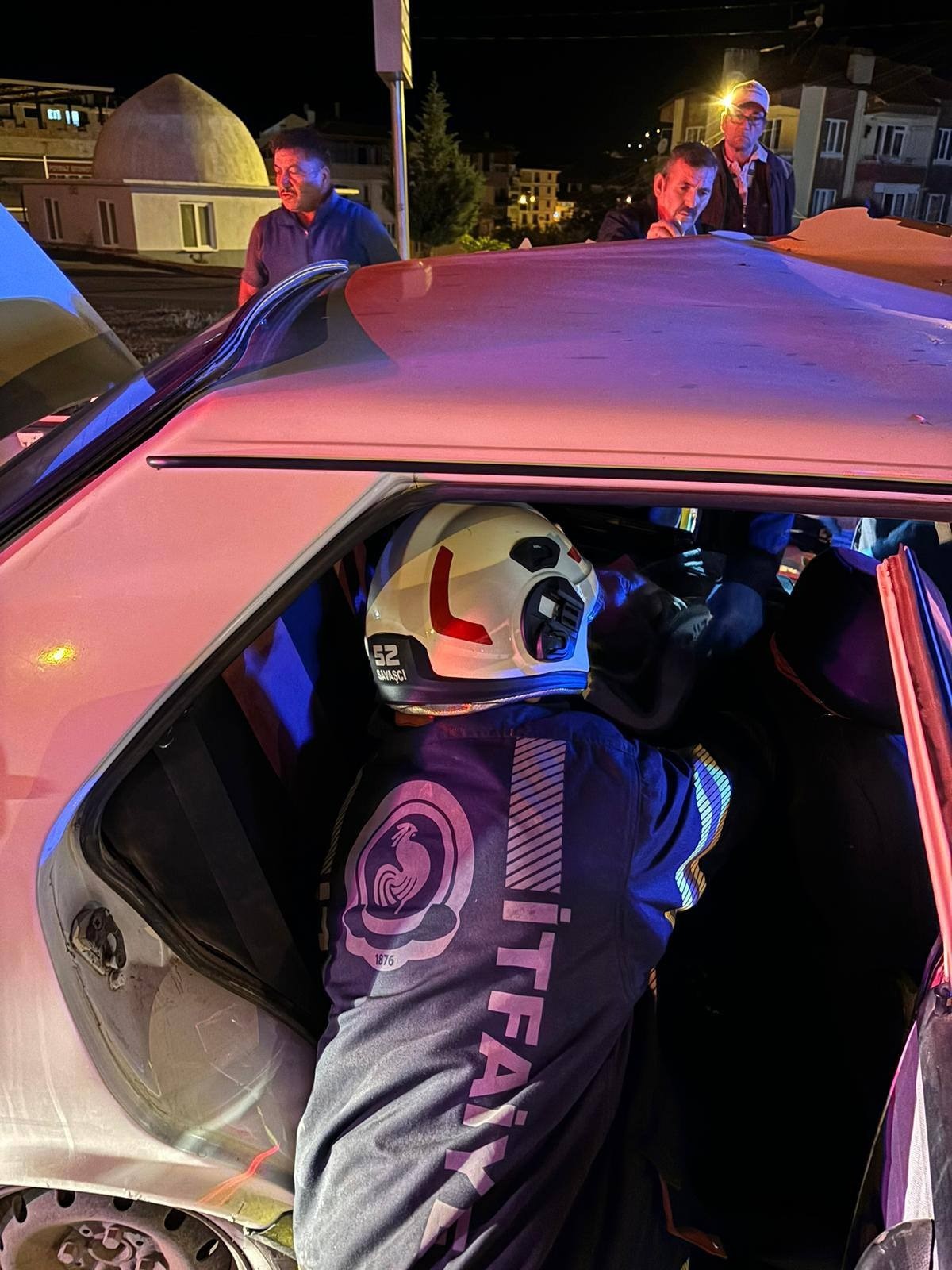 Otomobil Ile Kamyonet Çarpıştı, Hastanede Yaşamını Yitirdi (5)