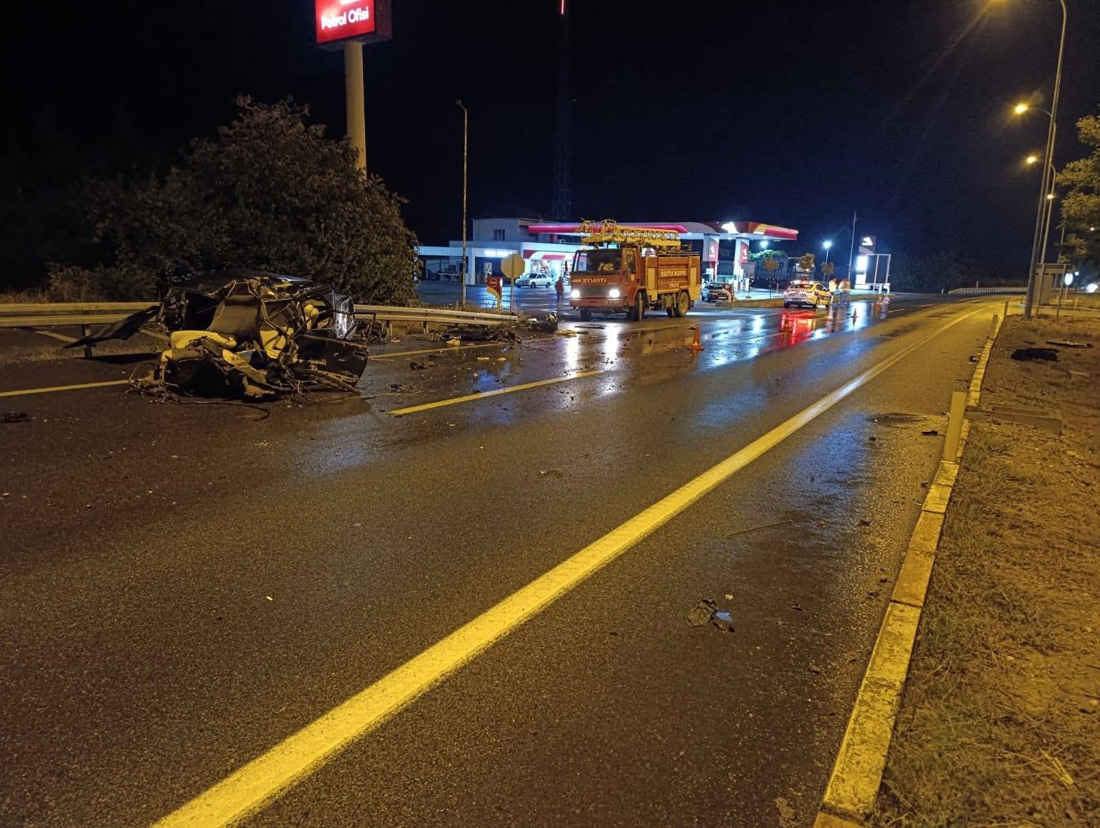 Parçalanan Tofaş’ta 1 Kişi Öldü, Uzman Çavuş Ağır Yaralandı (3)