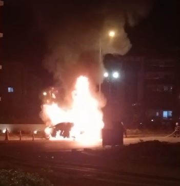 Park Halindeki Otomobil Alevlere Teslim Oldu (2)