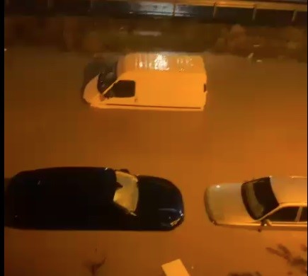 Sağanak Vurdu, Sokaklar Göle Döndü (2)