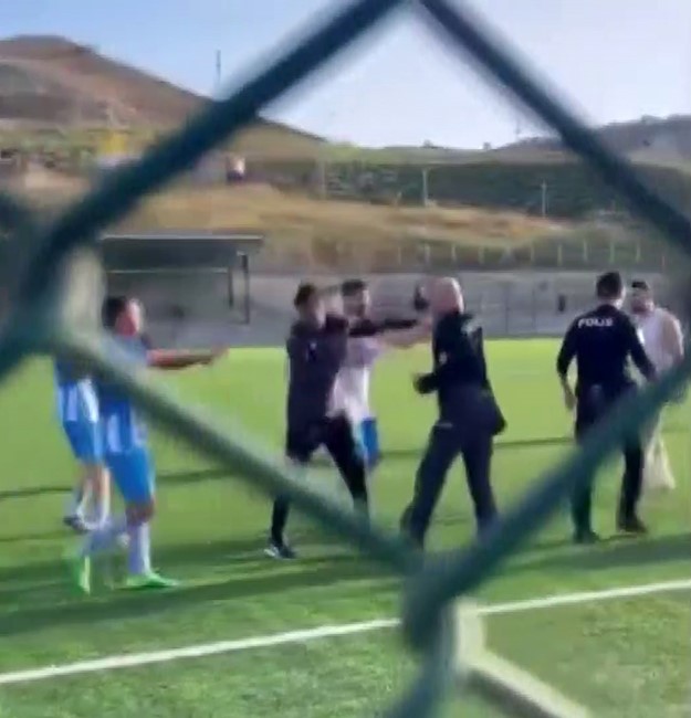 Sahayı Ringe Çevirdiler, Polis Biber Gazıyla Ayırdı (2)