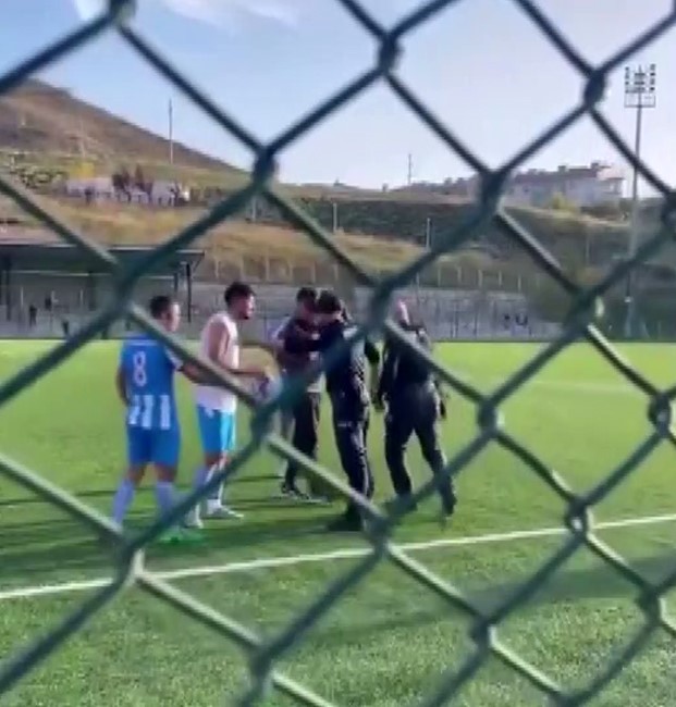 Sahayı Ringe Çevirdiler, Polis Biber Gazıyla Ayırdı (3)