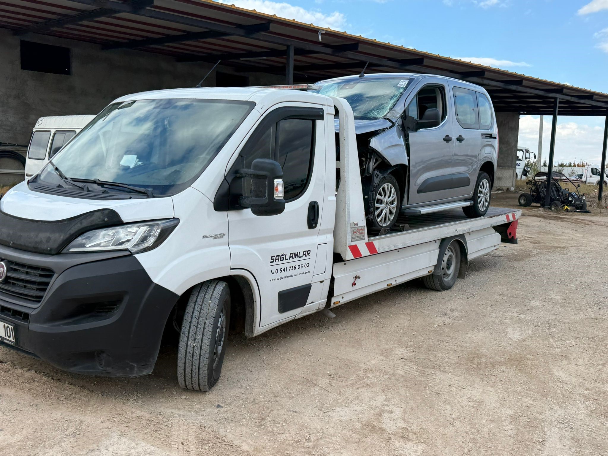 Tırla Hafif Ticari Araç Çarpıştı (3)