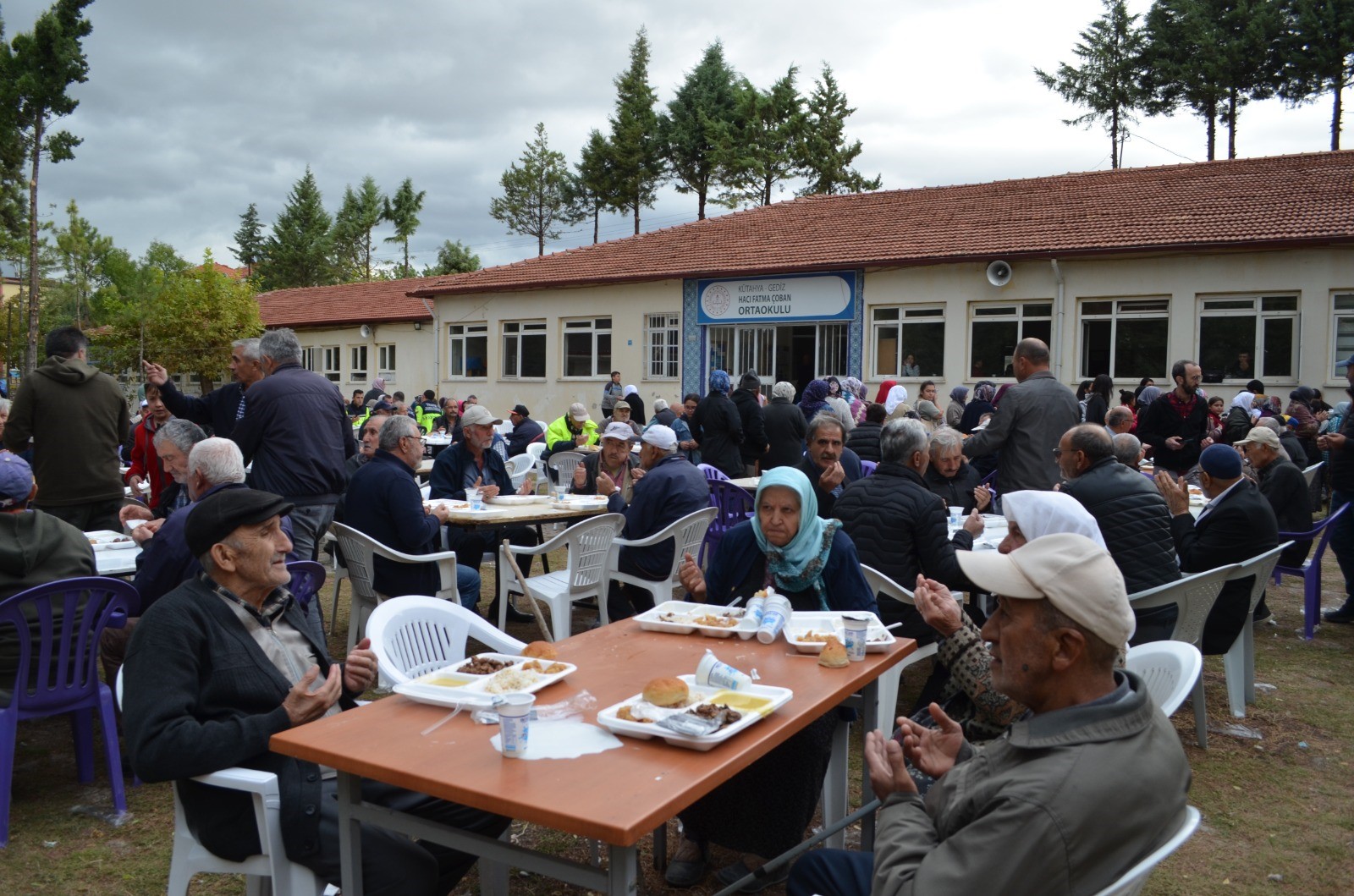 Yağmurlu Havada Yağmur Duasına Çıktılar, Yağmur Yağınca Büyük Sevinç Yaşadılar (2)