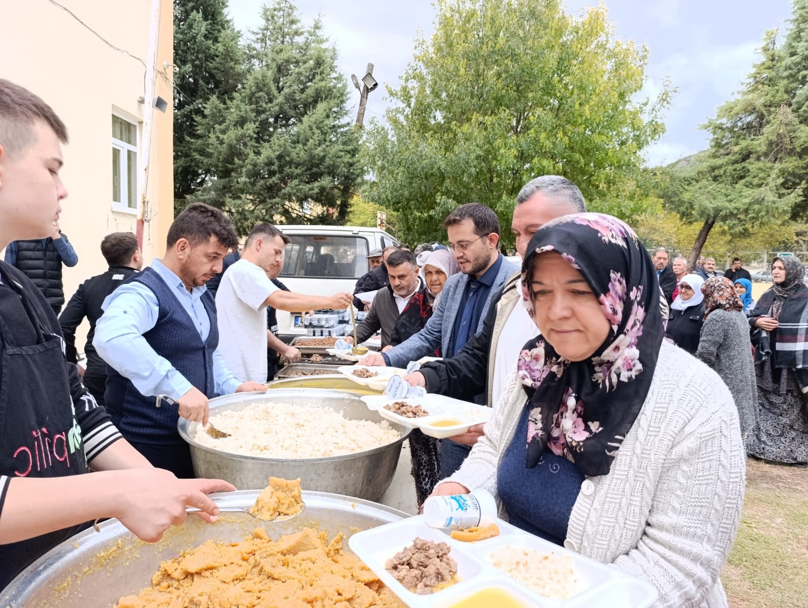 Yağmurlu Havada Yağmur Duasına Çıktılar, Yağmur Yağınca Büyük Sevinç Yaşadılar (3)