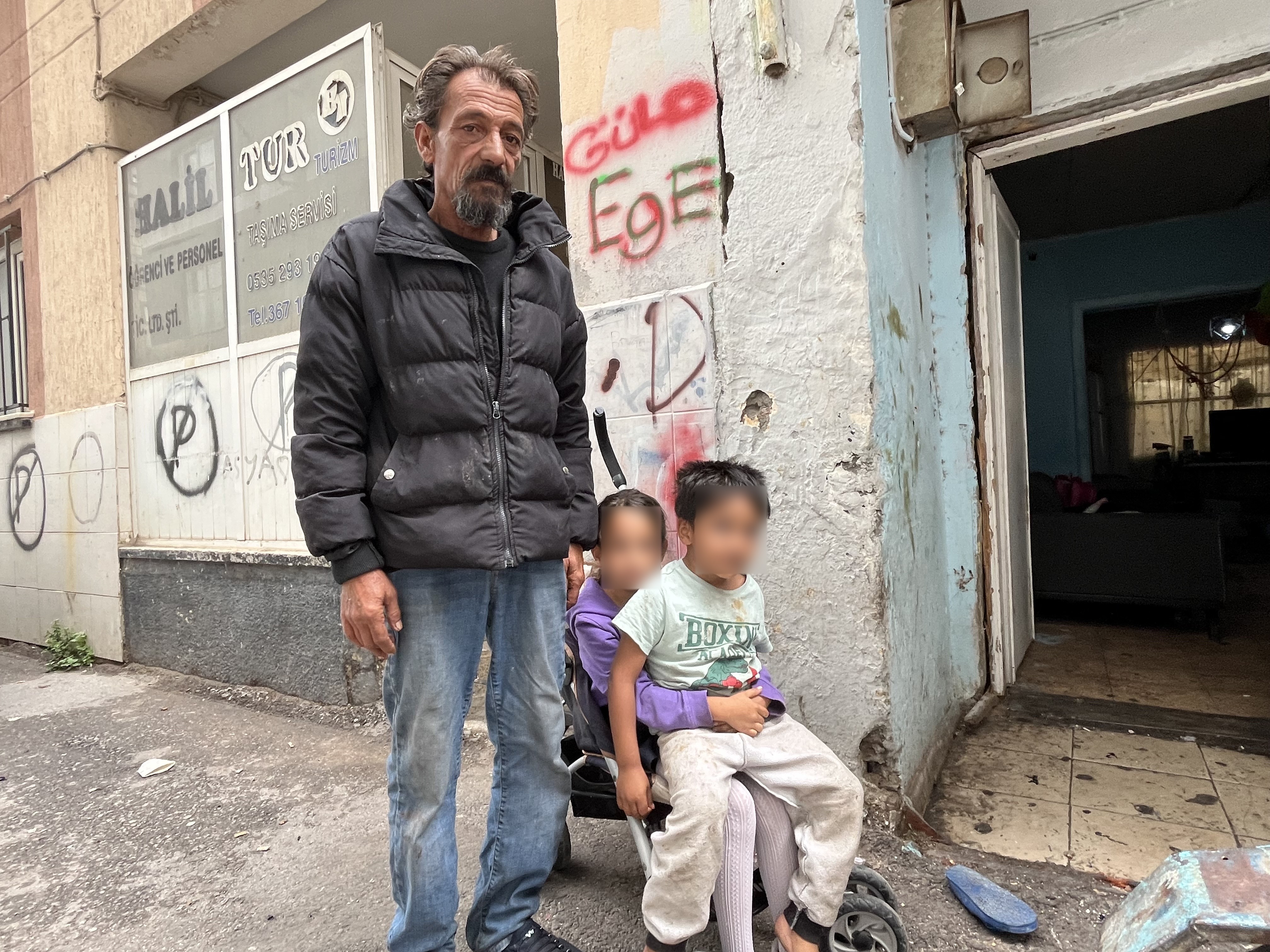 Yetiştirme Yurdunda Büyüdü, Şimdi Yardıma Muhtaç Çocuklara Yardım Ediyor (6)