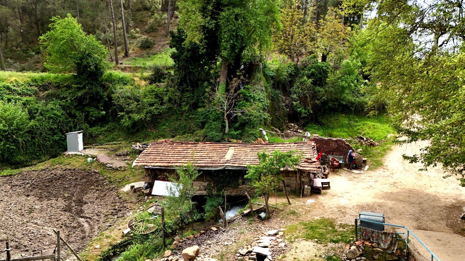300 Yıllık Su Değirmeni Hala Çarklarını Döndürüyor (5)