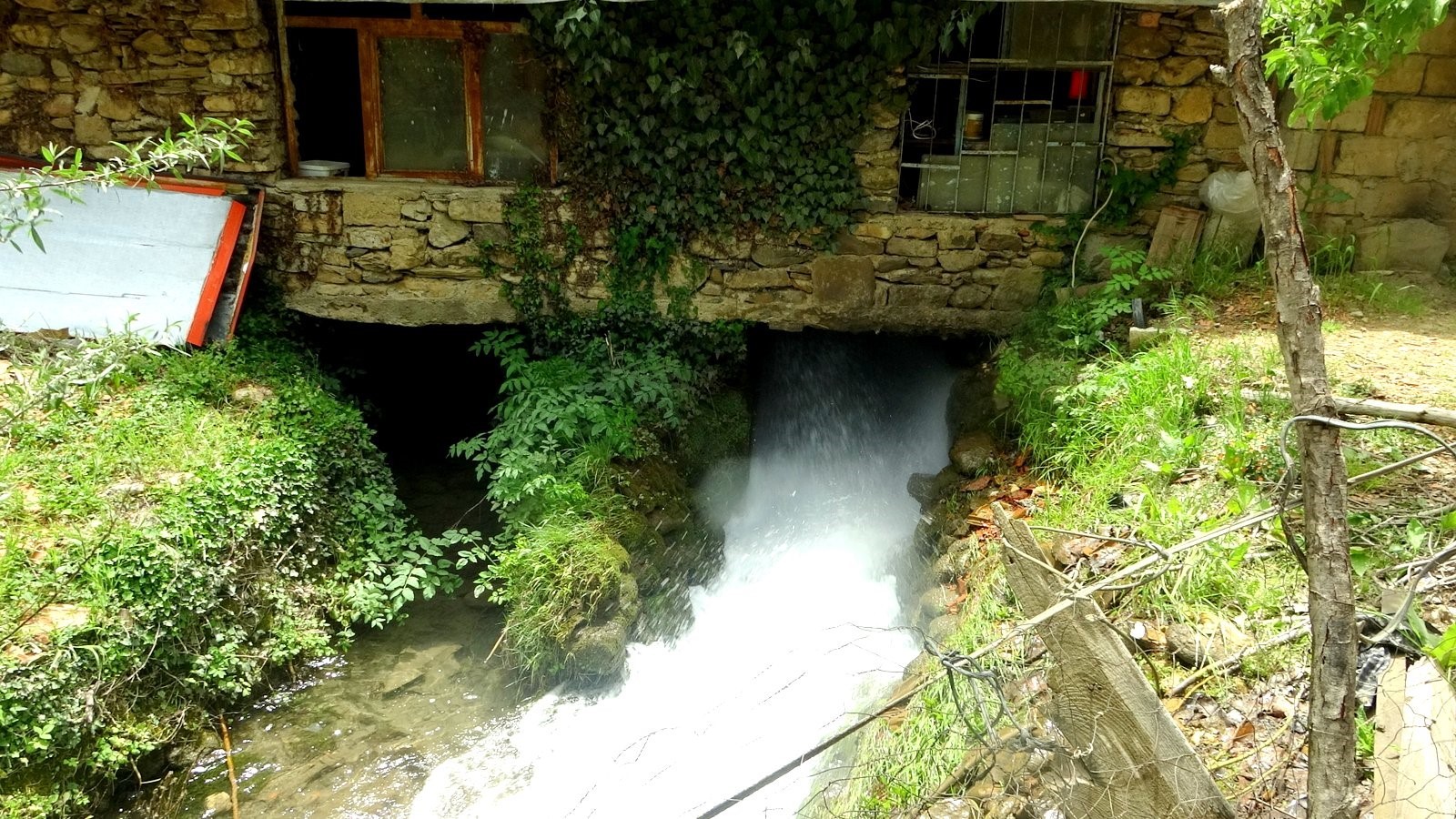 300 Yıllık Su Değirmeni Hala Çarklarını Döndürüyor (6)