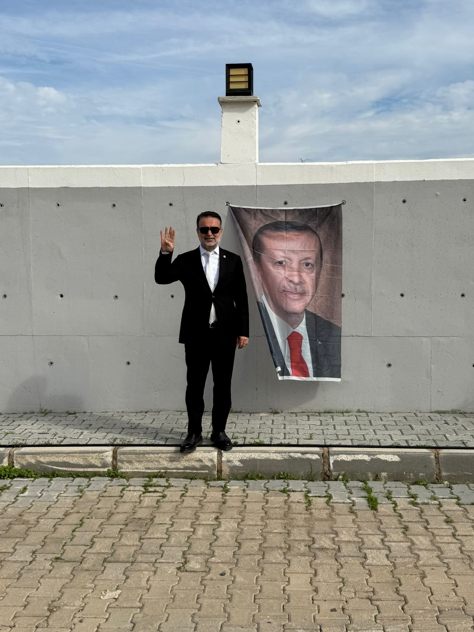 Ak Parti İlçe Başkanı, Erdoğan Sevgisini Evinin Duvarına Taşıdı (4)