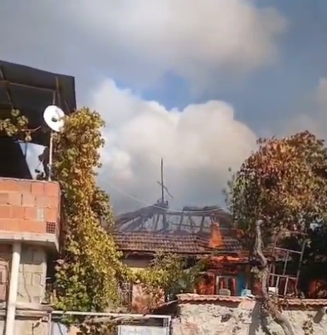 Alevlerin Sardığı Ev Kullanılamaz Hale Geldi (5)