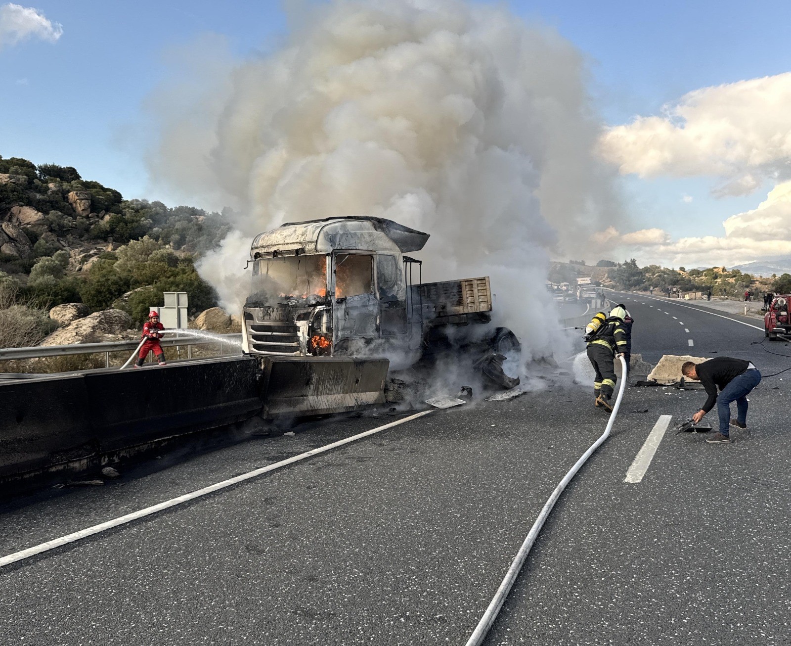 Aydın Karayolunda Tır Yandı (6)