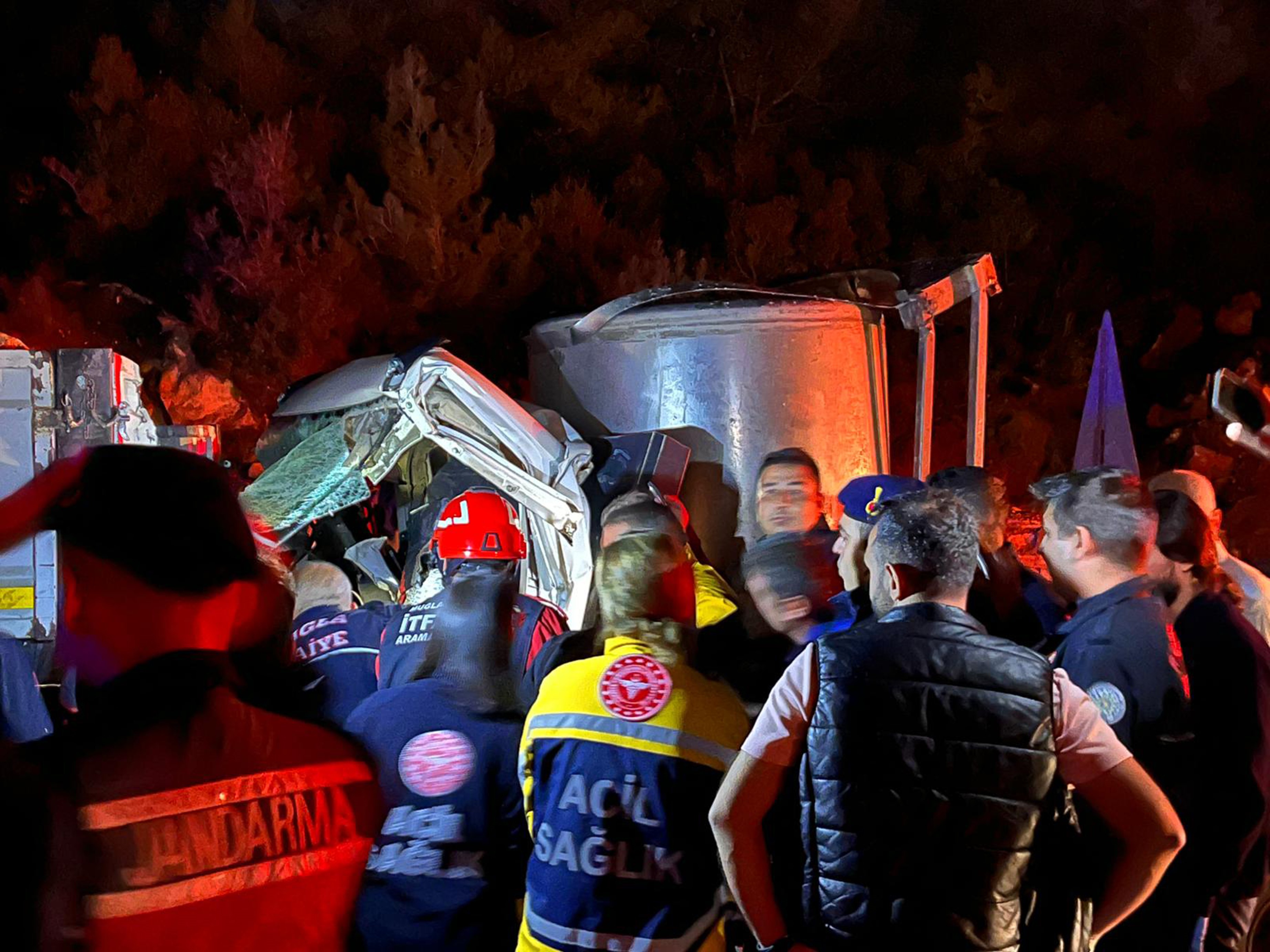 Aydın Plakalı Araç Kaza Yaptı.. Hayatını Kaybetti (2)