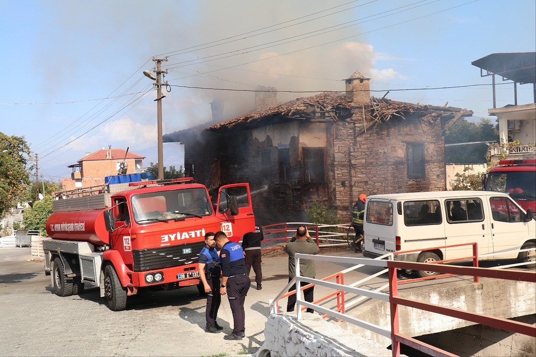 Aydın’da Ev Küle Döndü (3)