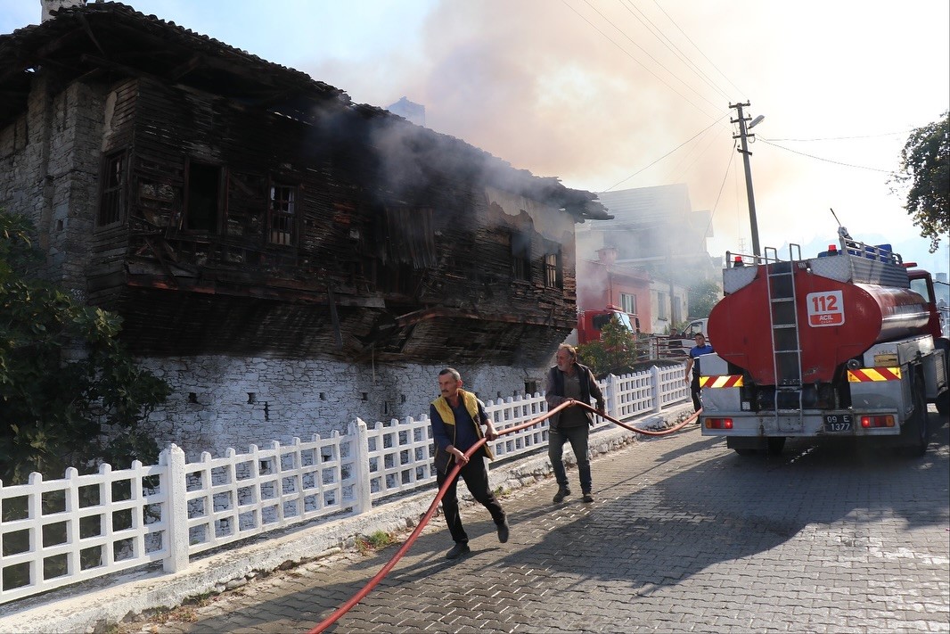 Aydın’da Ev Küle Döndü (4)