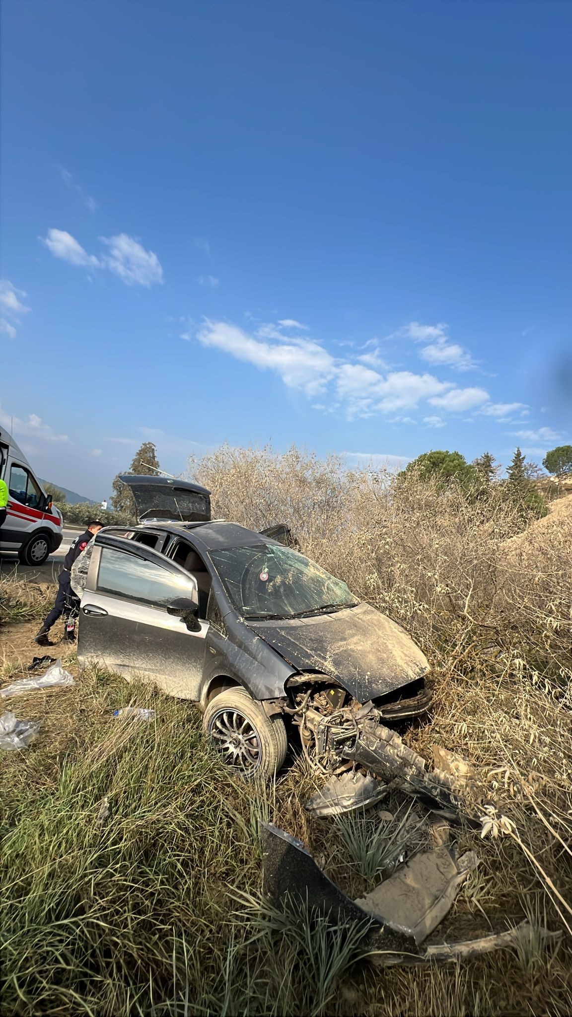 Aydın’da Feci Kaza.. Otomobil Yol Kenarına Savruldu (4)