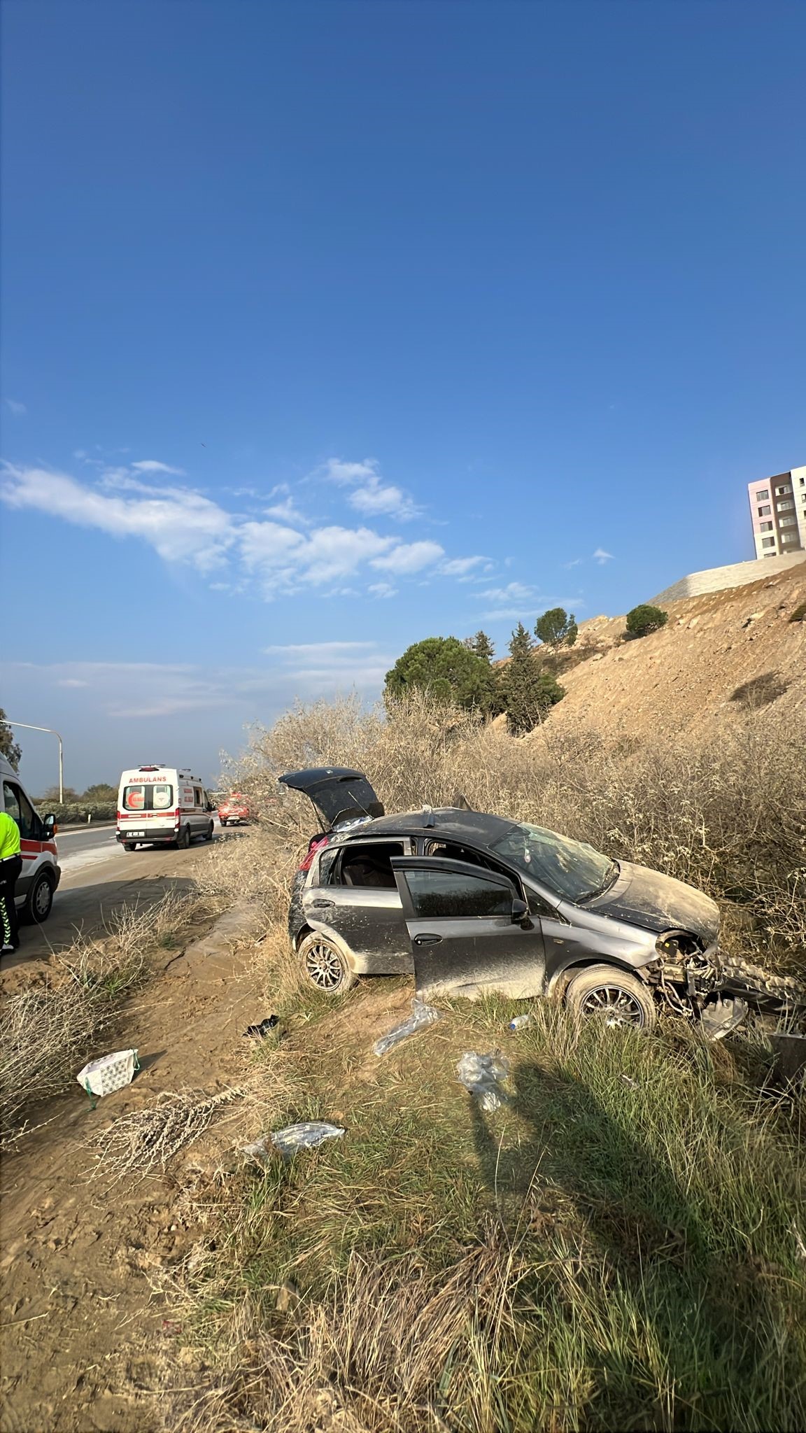 Aydın’da Feci Kaza.. Otomobil Yol Kenarına Savruldu (7)