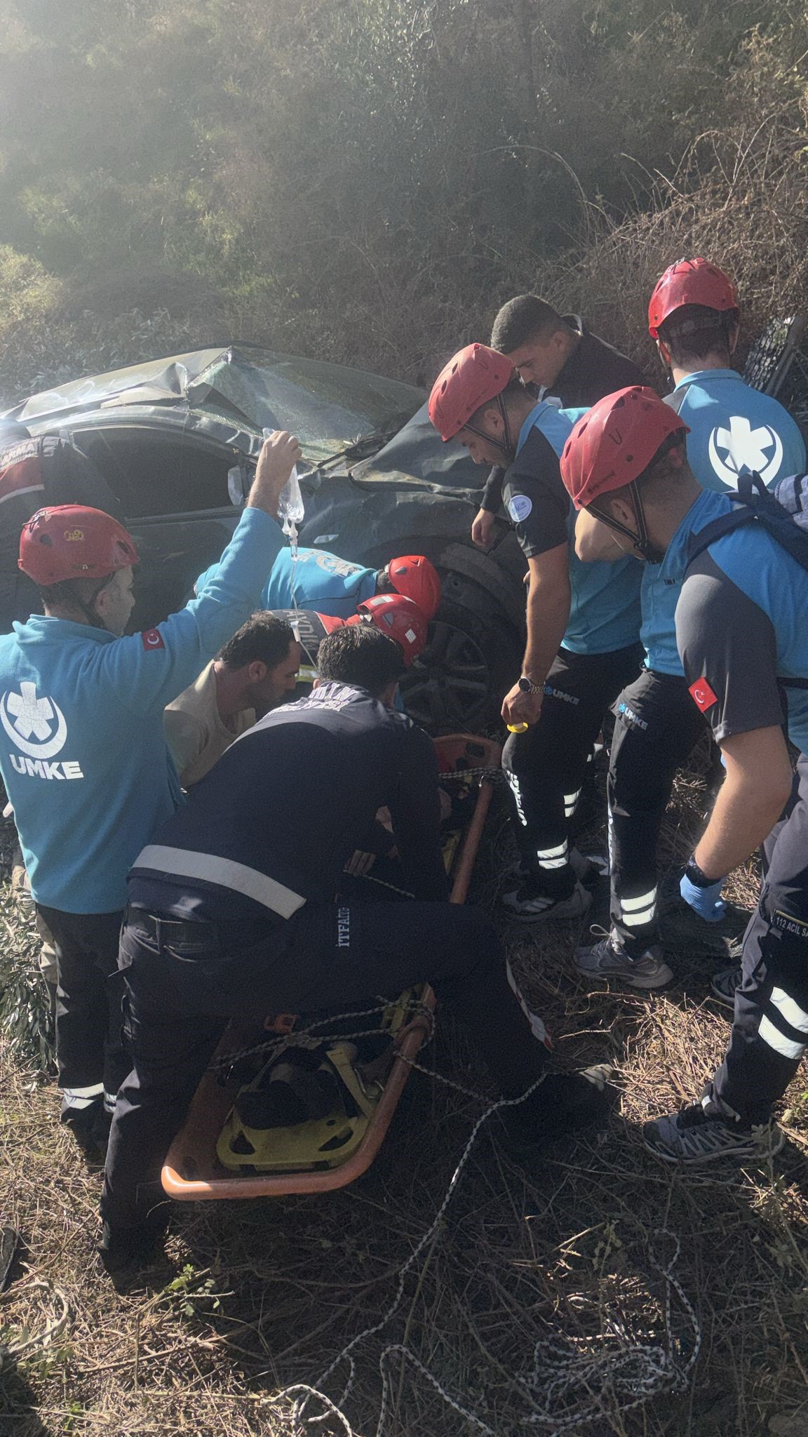 Aydın’da Kadın Sürücü Uçuruma Yuvarlandı (4)