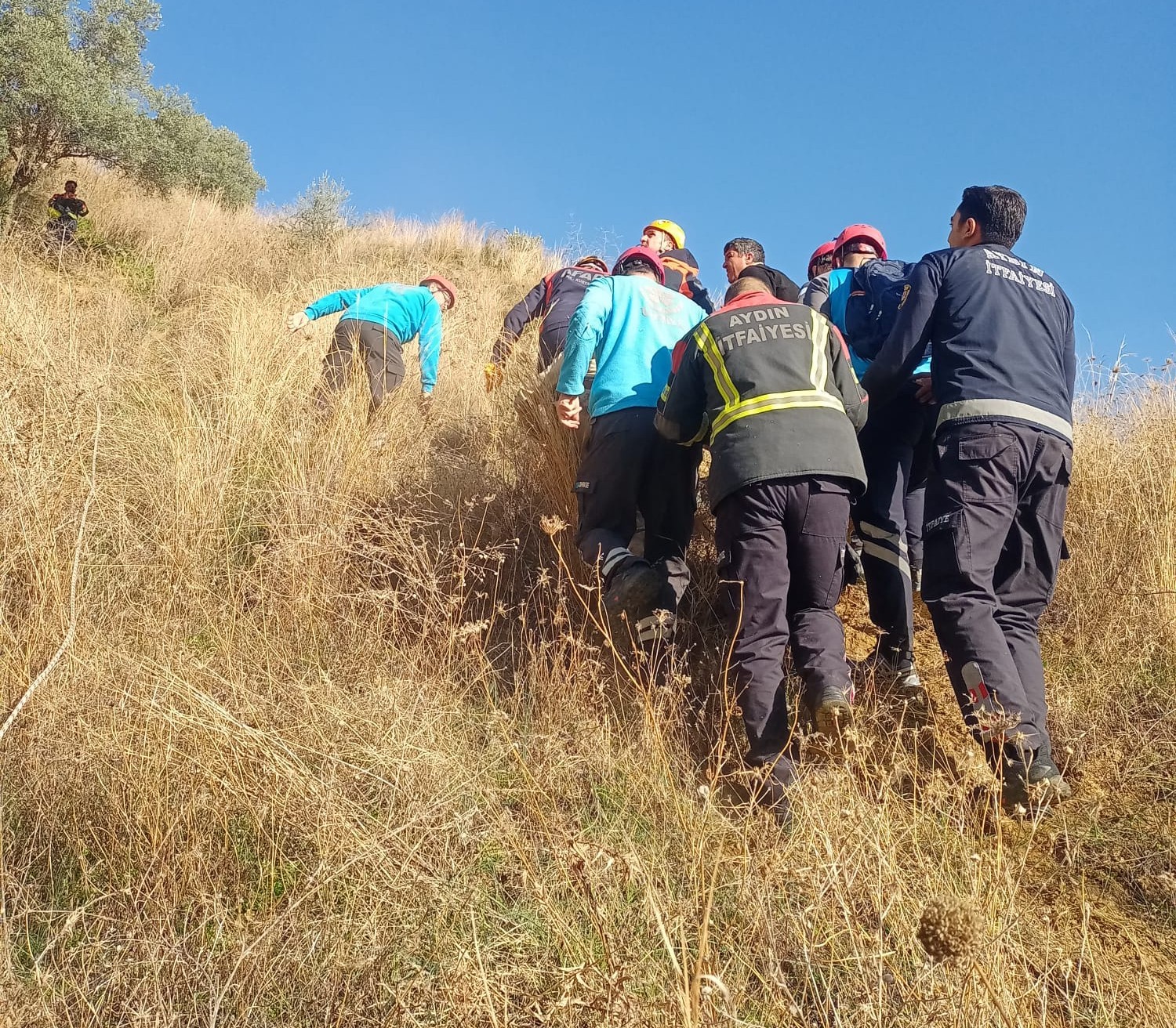 Aydın’da Kadın Sürücü Uçuruma Yuvarlandı (7)