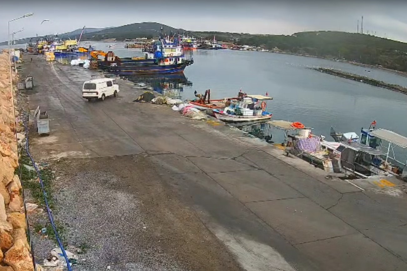 Aydın’da Otomobil Denize Uçtu (2)