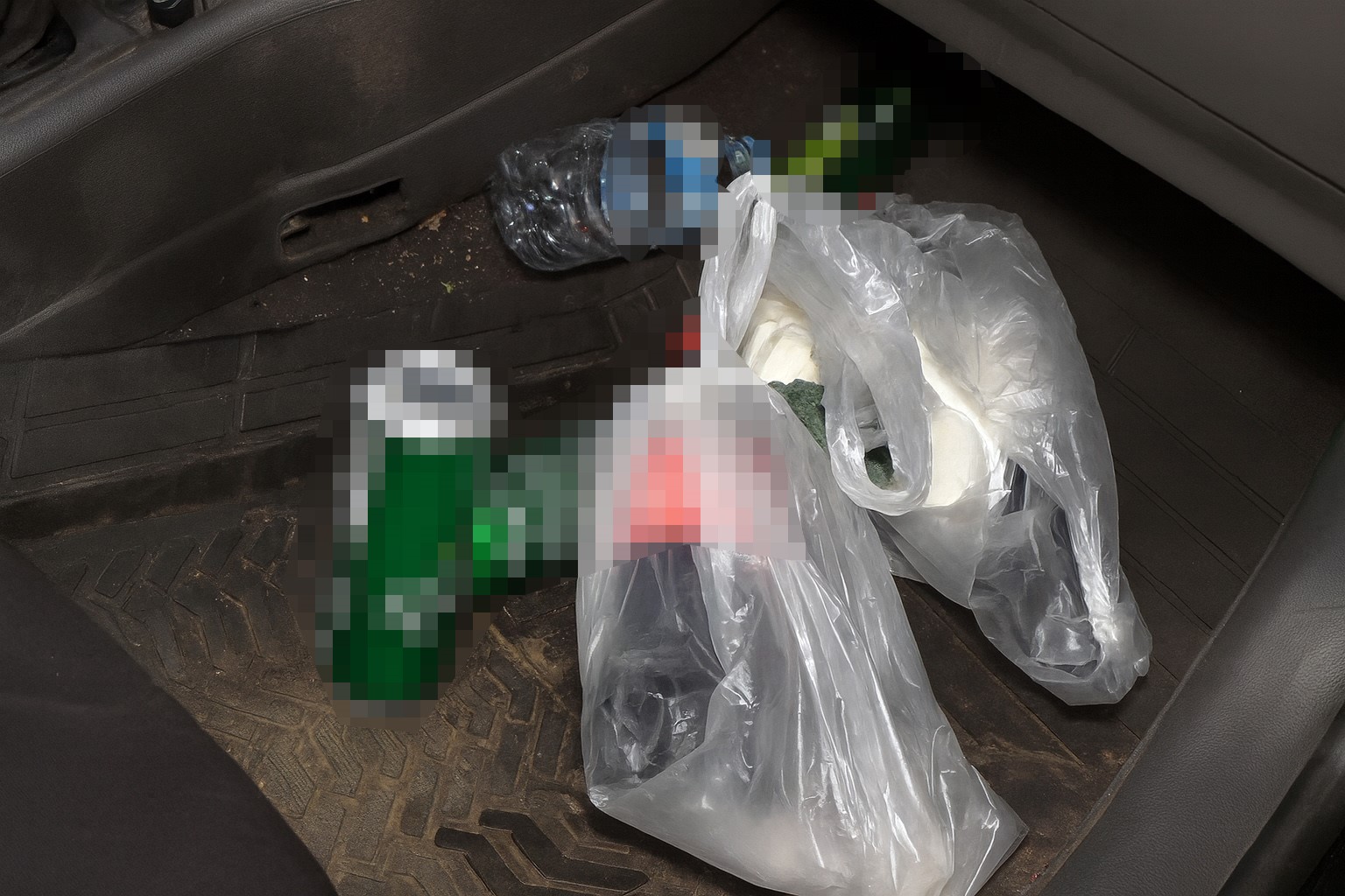 Aydın’da Otomobil Sulama Kanalına Uçtu, Içinden Şişe Şişe Alkol Çıktı (1)