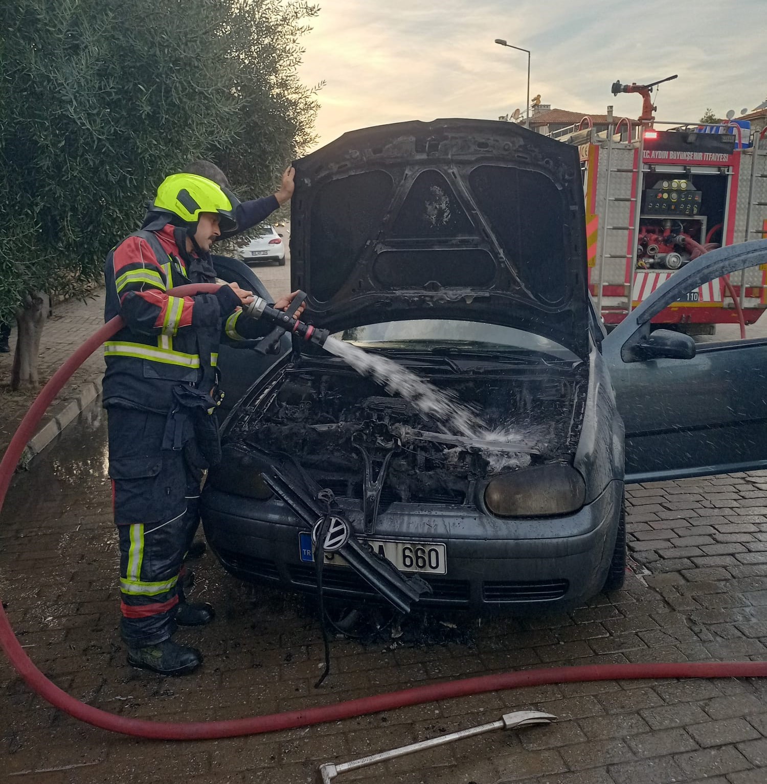 Aydın’da Otomobil Yandı (2)