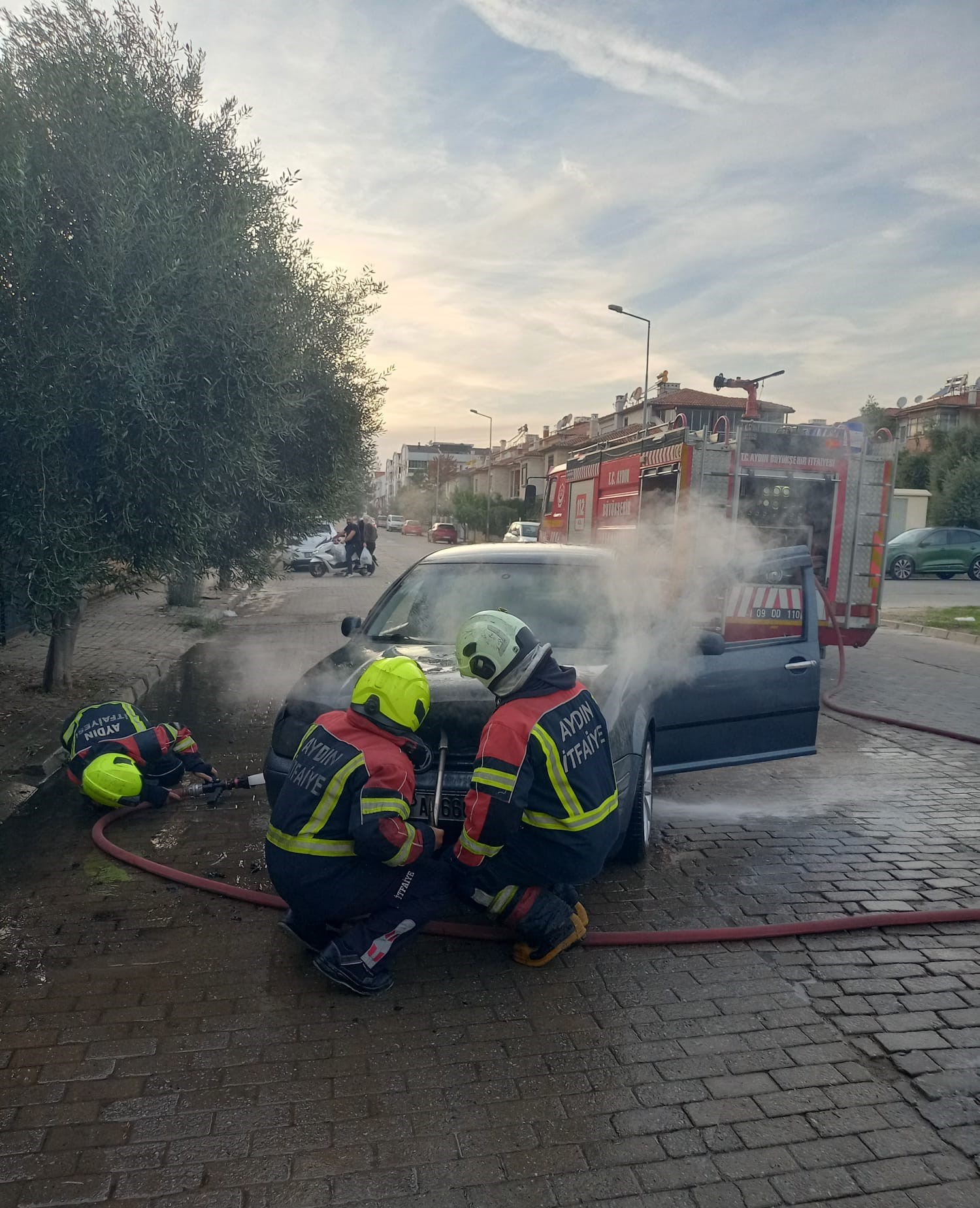 Aydın’da Otomobil Yandı (4)