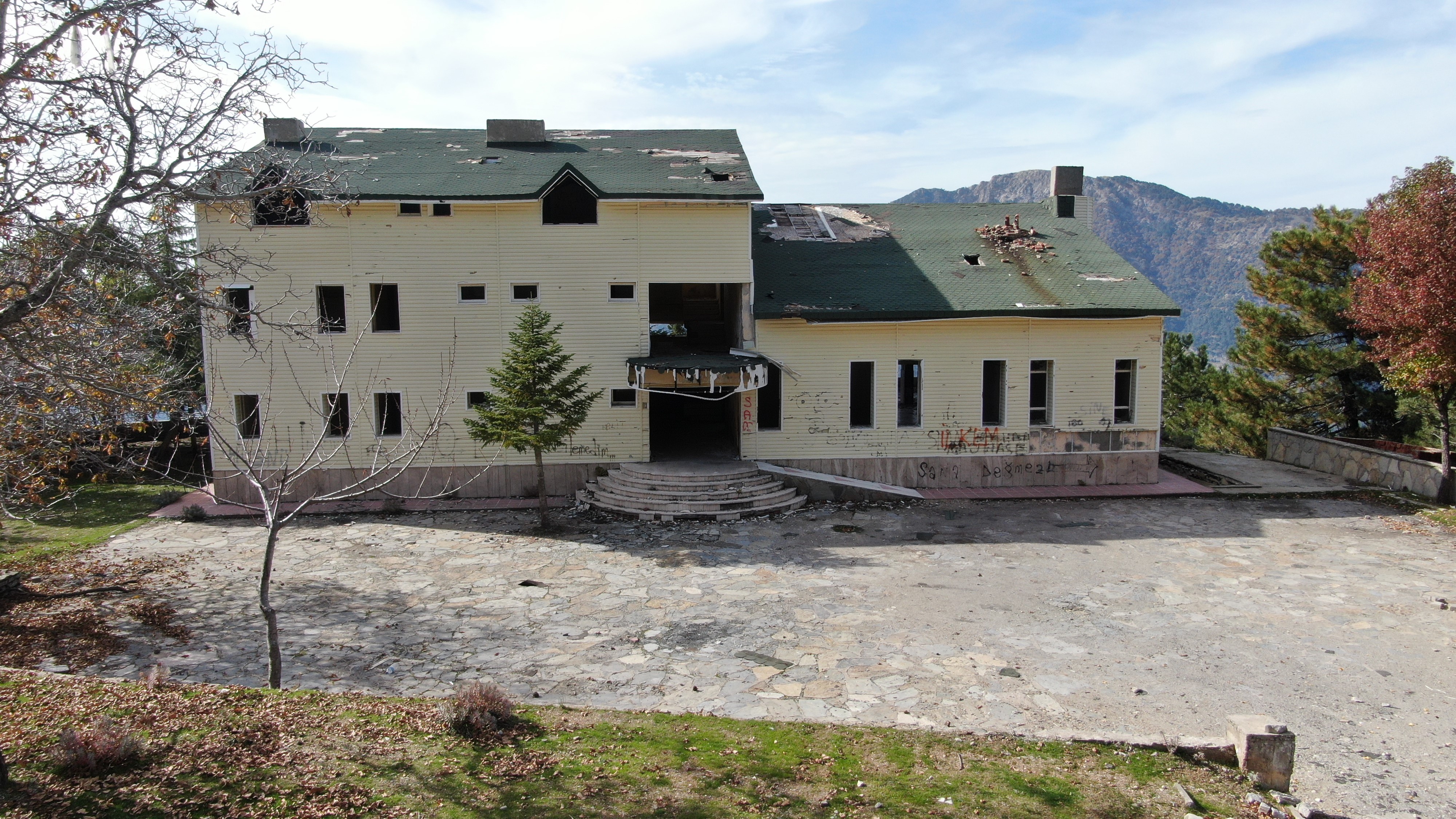 Aydın’da Süper Vali Merhum Recep Yazıcıoğlu Yaptırmıştı, Şimdi Çürüyor (5)