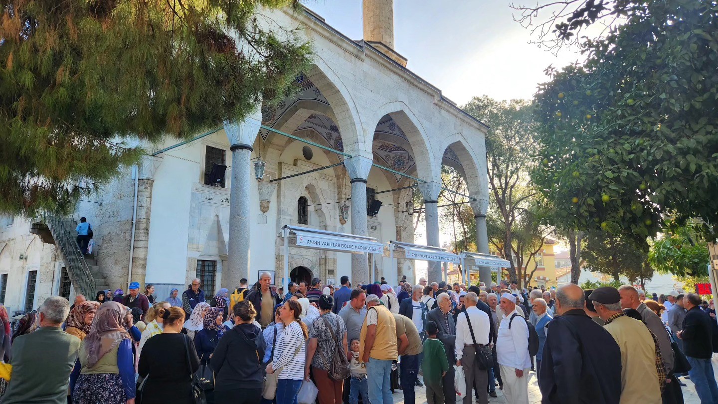 Aydın’da Umre Yolcuları Dualarla Uğurlandı (3)