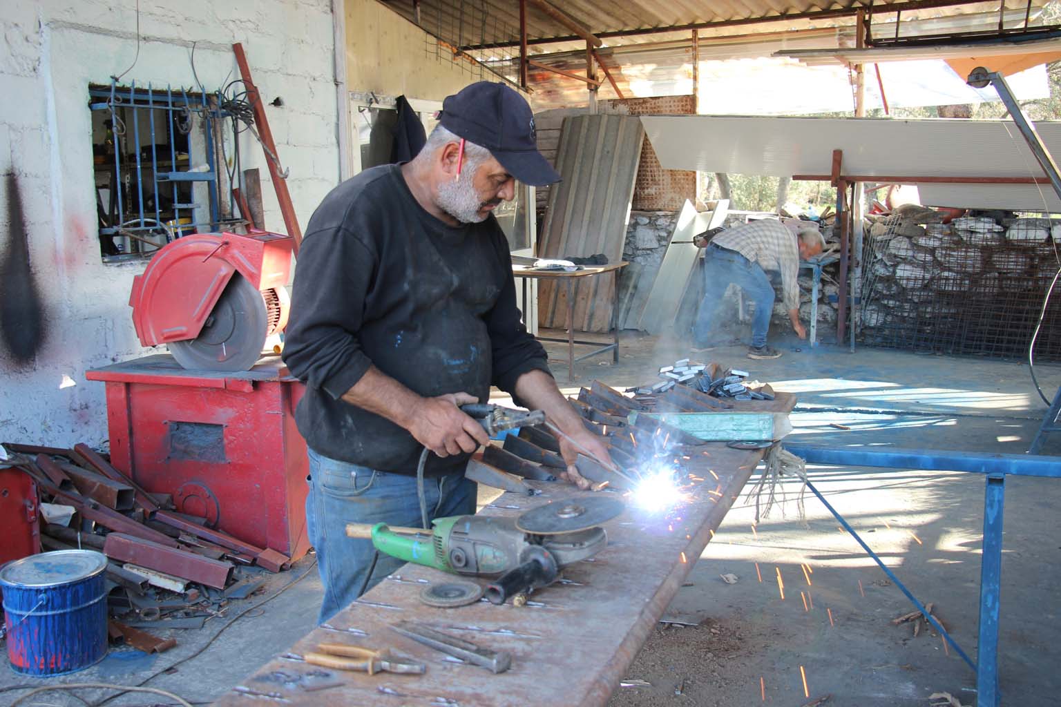 Aydın’da Yıllardır Bozulan Tarım Aletlerini Tamir Ediyor (3)