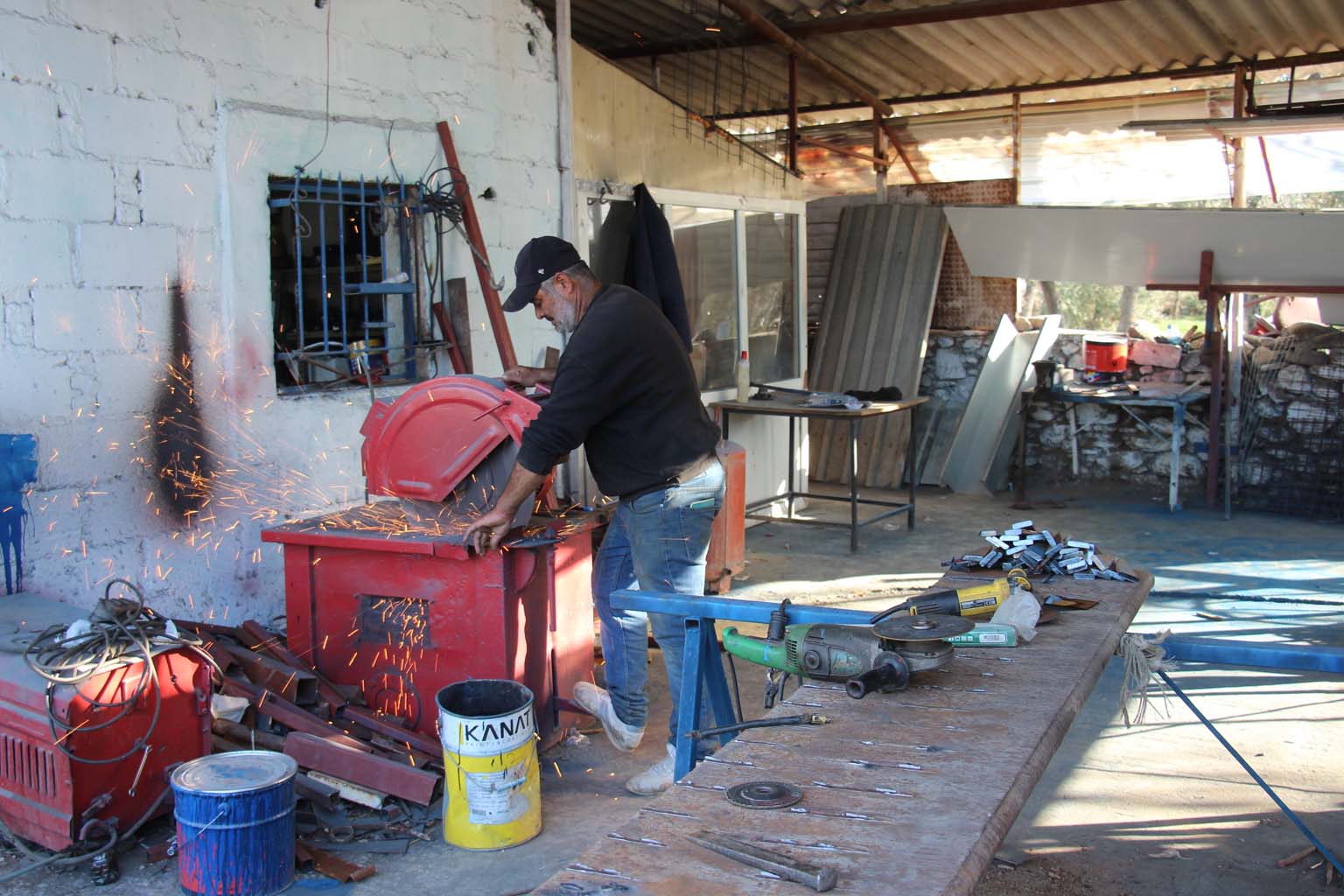 Aydın’da Yıllardır Bozulan Tarım Aletlerini Tamir Ediyor (4)