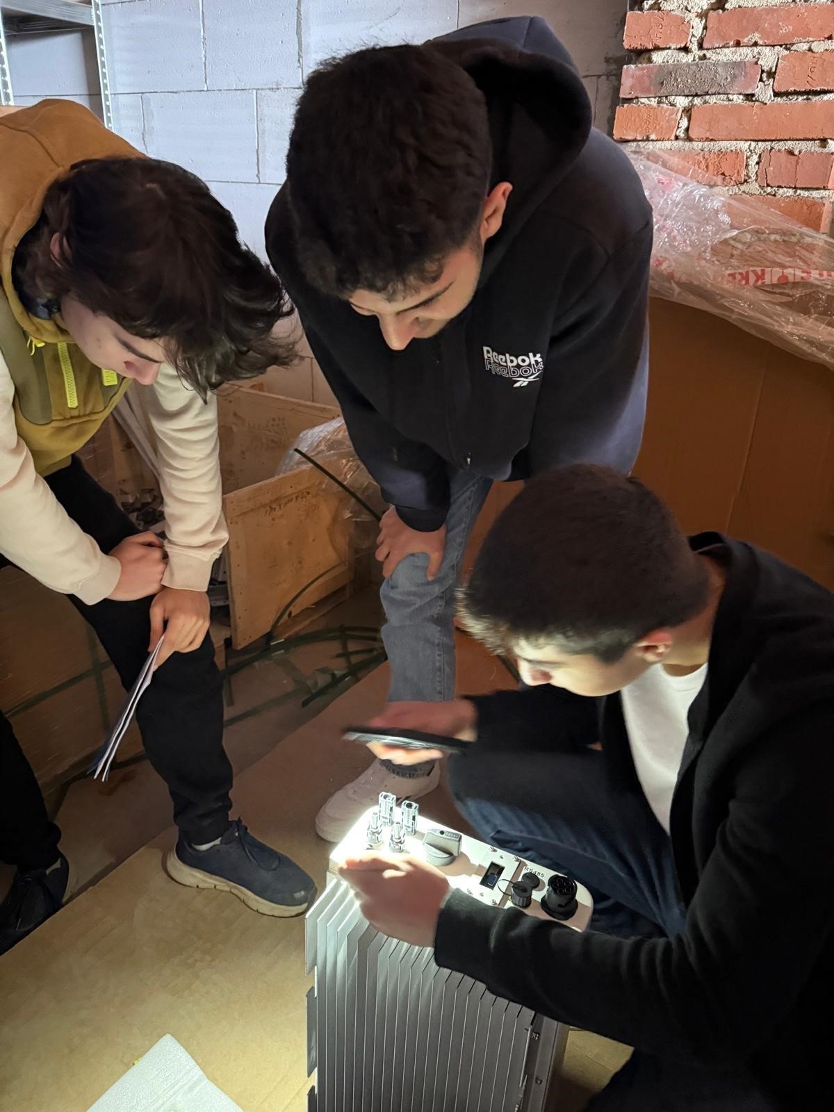 Aydınlı Liselilerden Elektrikli Araç Şarj Istasyonu Alanında Uluslararası Başarı (3)