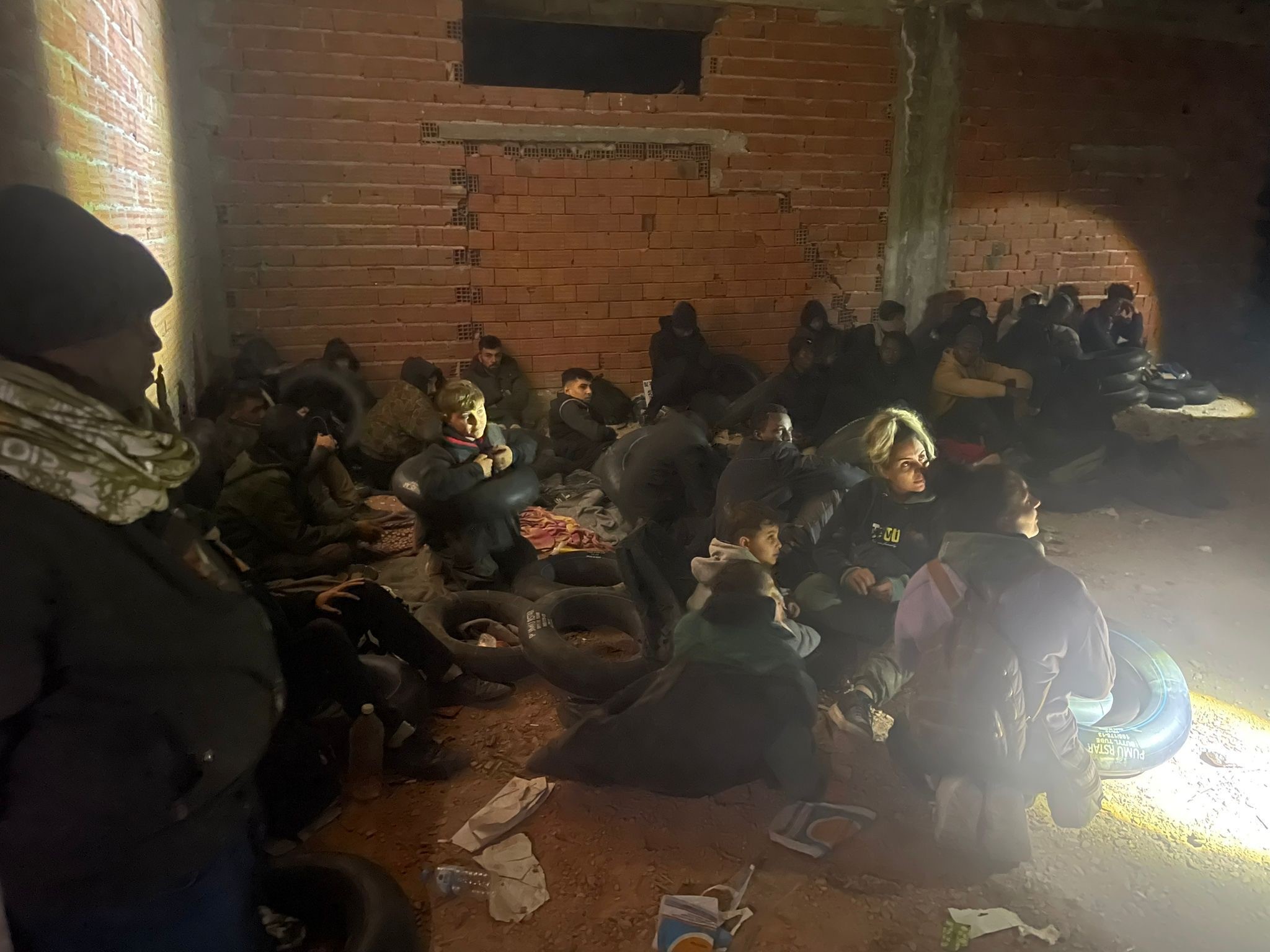 Binanın Içinden 29 Kişi Çıktı (2)