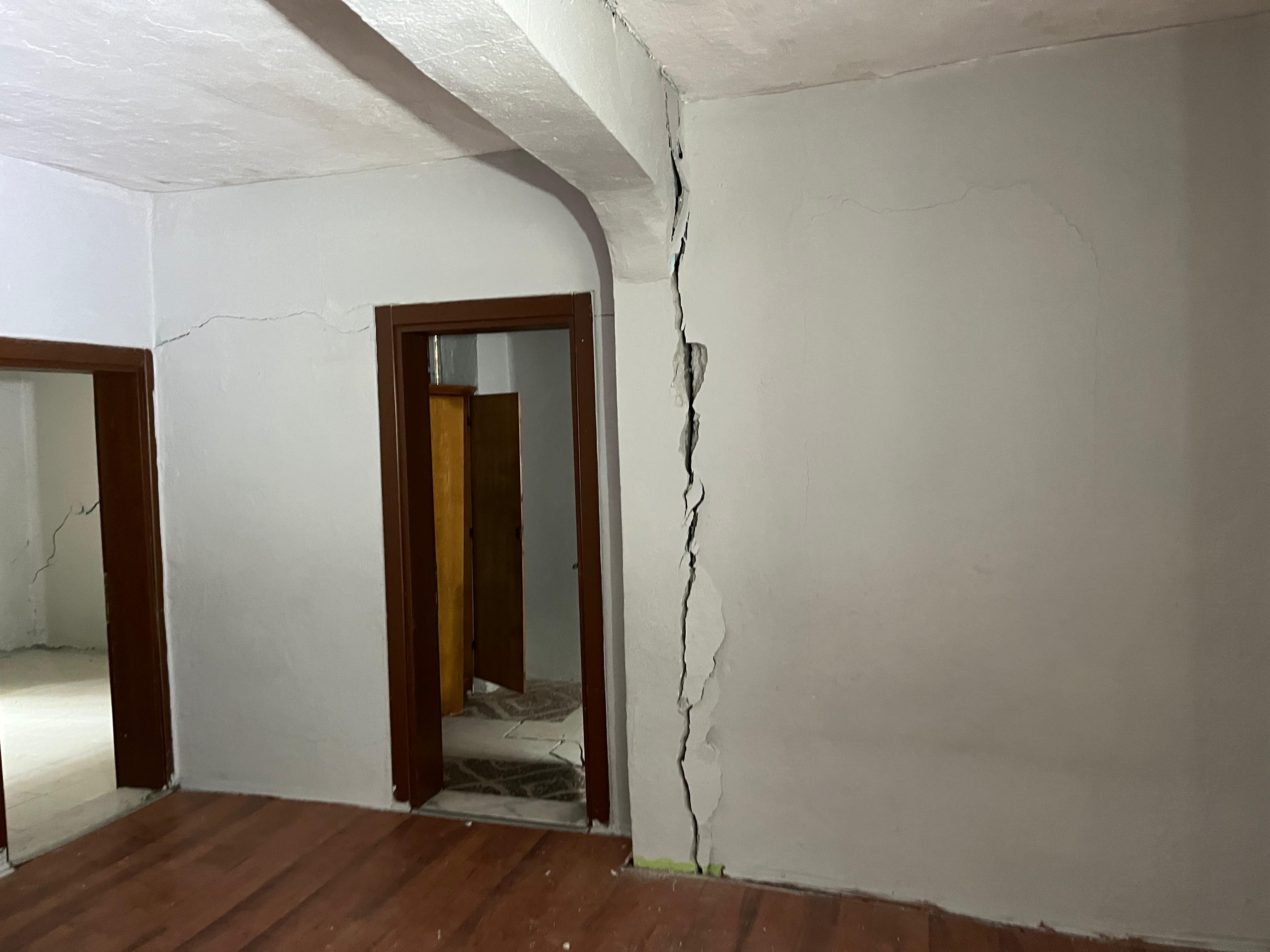 Bir Mahalle Diken Üstünde, Evleri Başına Yıkılacak (10)