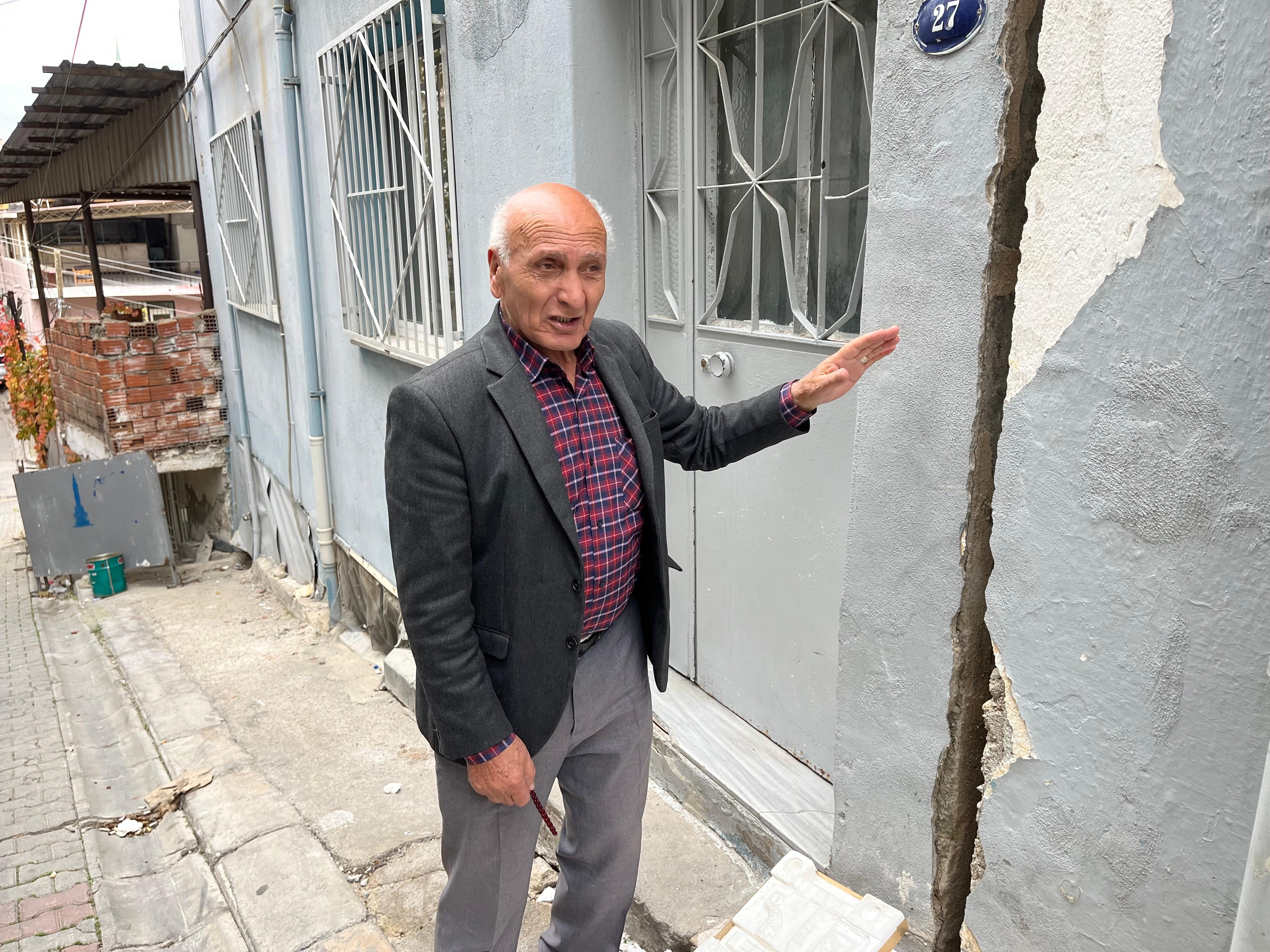 Bir Mahalle Diken Üstünde, Evleri Başına Yıkılacak (11)