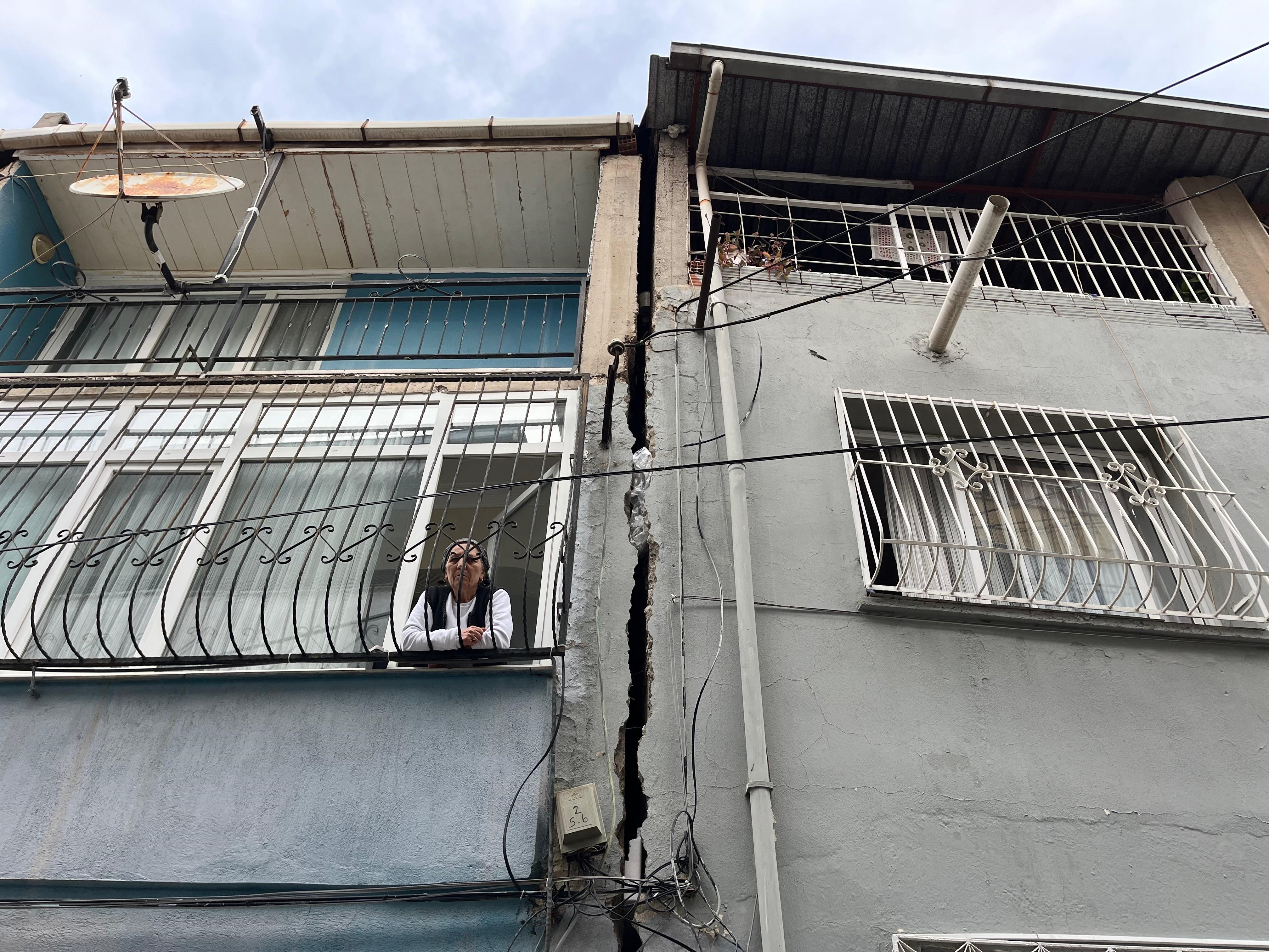 Bir Mahalle Diken Üstünde, Evleri Başına Yıkılacak (14)