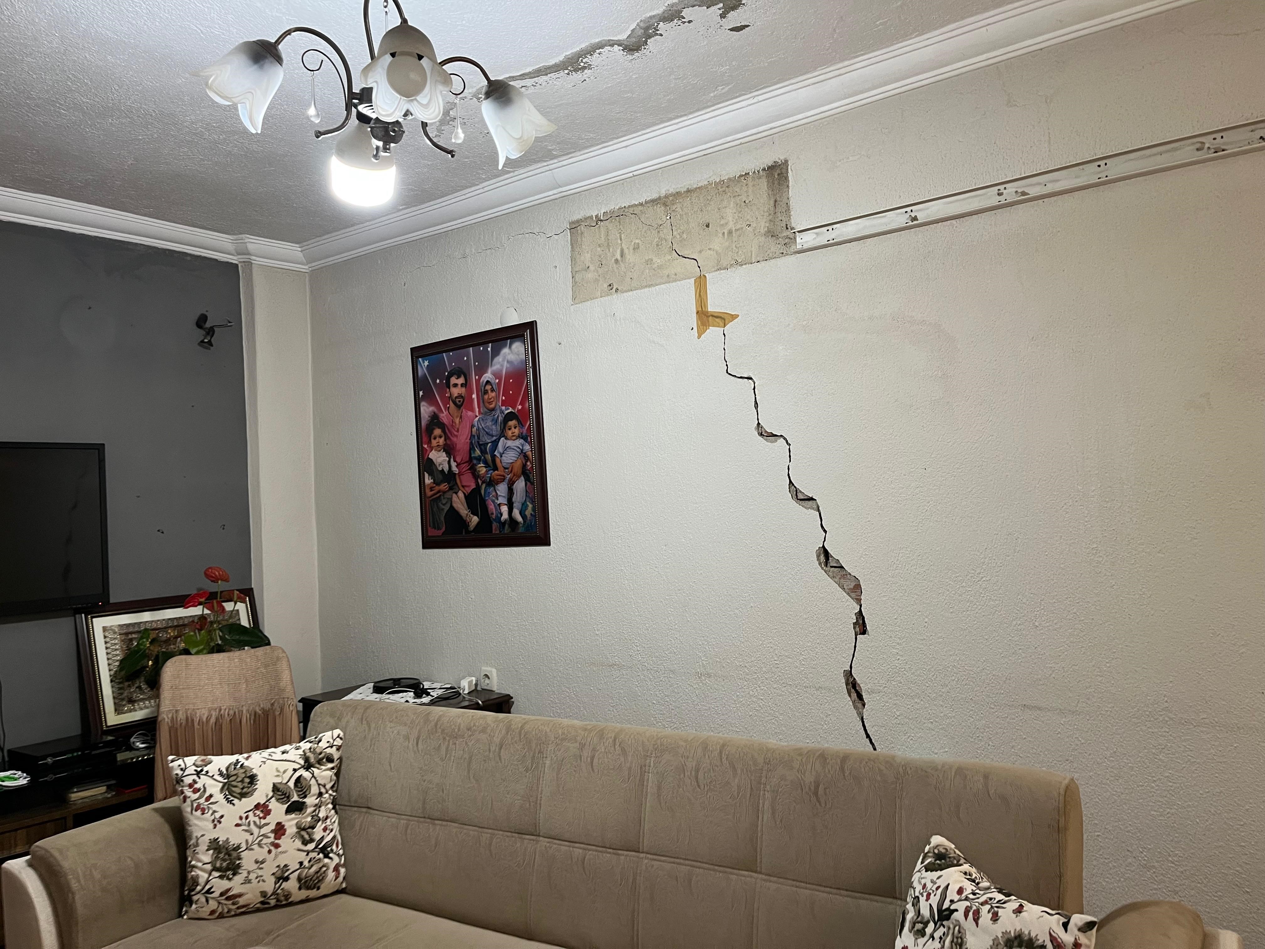 Bir Mahalle Diken Üstünde, Evleri Başına Yıkılacak (2)