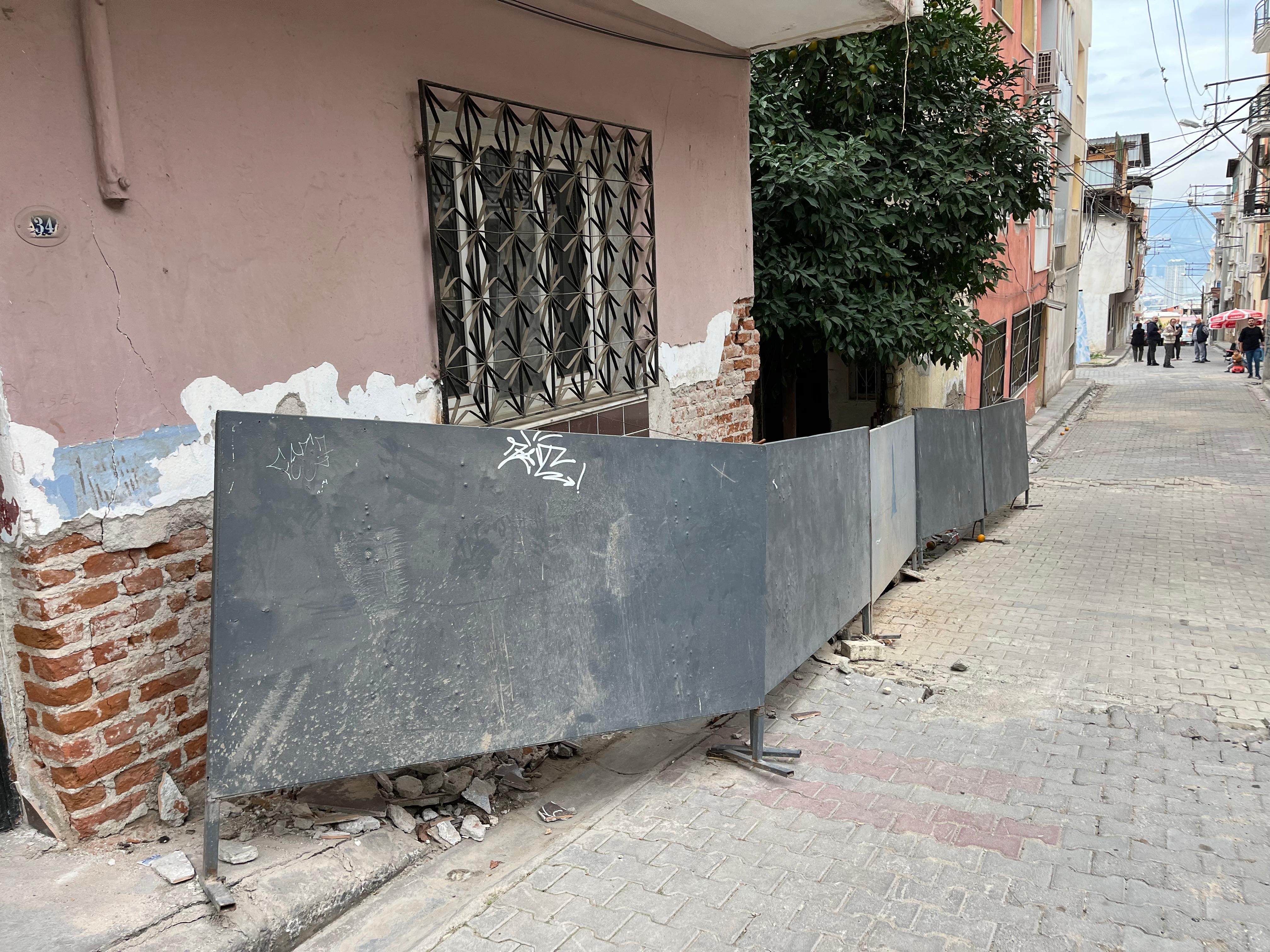 Bir Mahalle Diken Üstünde, Evleri Başına Yıkılacak (5)