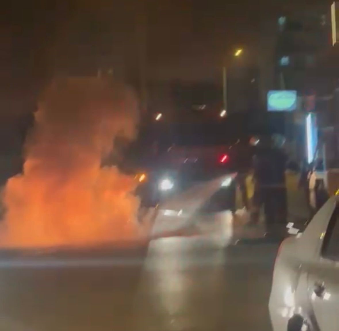 Çalışmayan Motorunu Yakıp Karşısına Geçip Izledi (4)