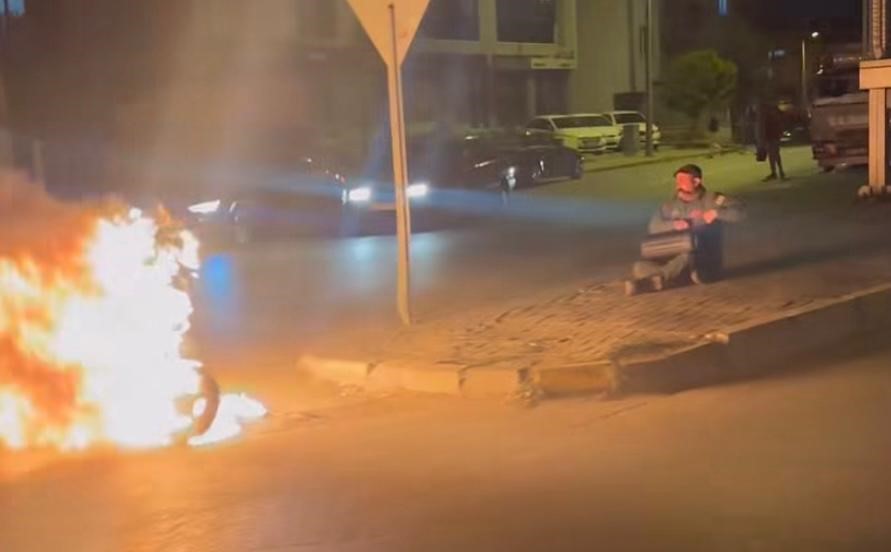 Çalışmayan Motorunu Yakıp Karşısına Geçip Izledi (8)