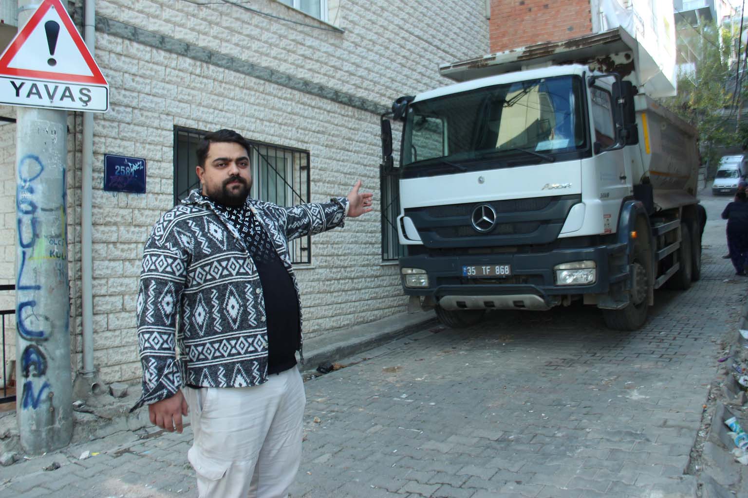 Çatlakların Gölgesinde Bir Yaşam.. Yardım Bekliyorlar (10)